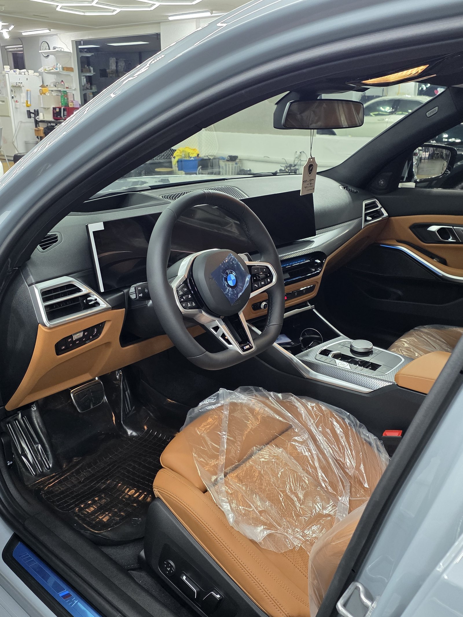 BMW 320i 신차 실내 - 출고 전 컨디션