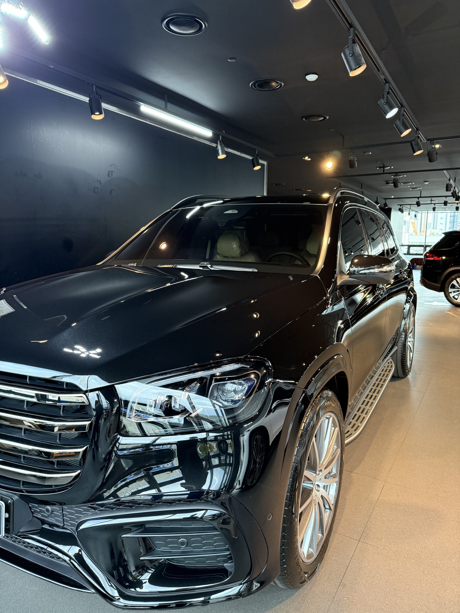 벤츠 GLS450 검정 신차 정측면 - 부산 쉴드광택