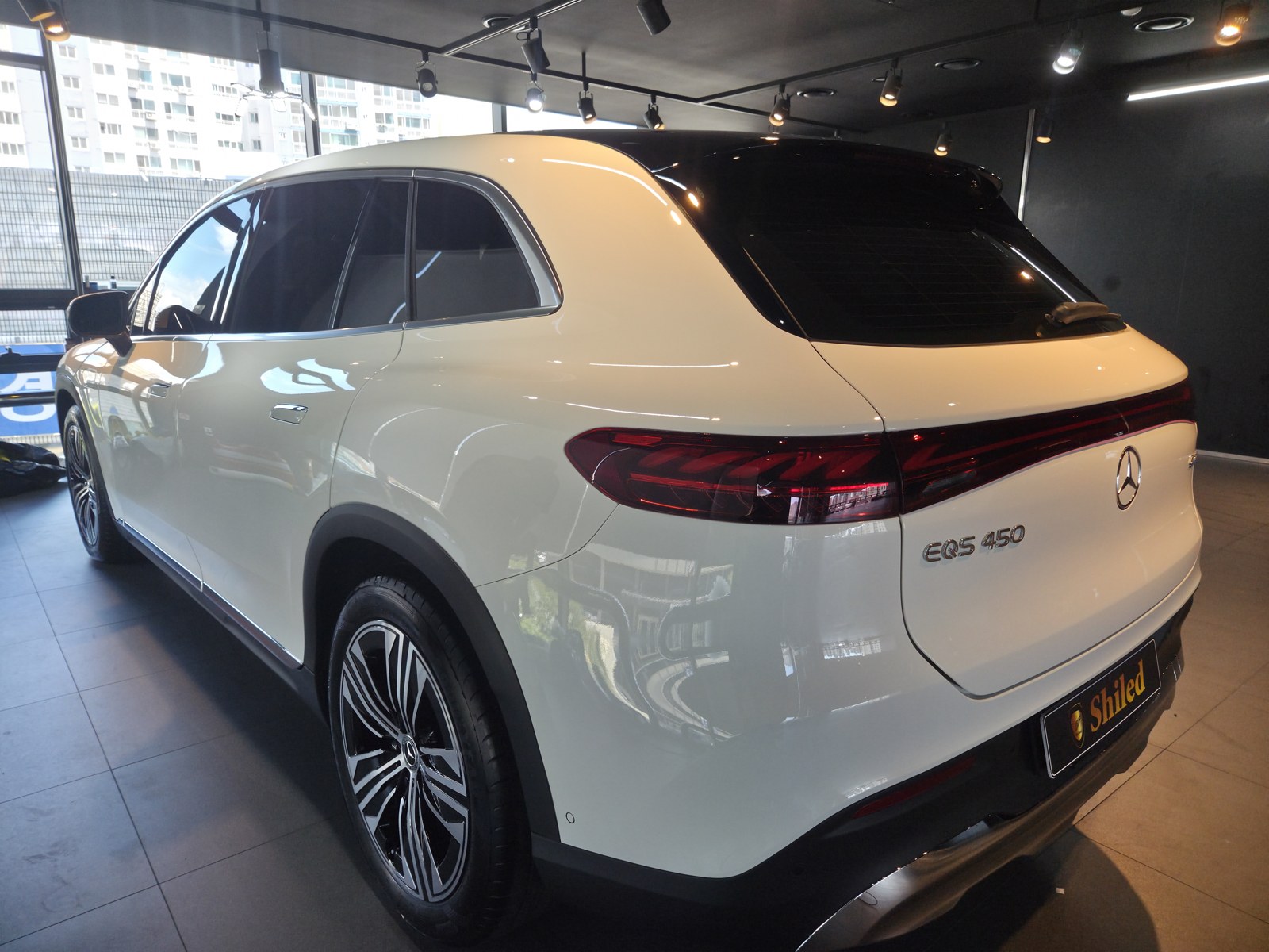 벤츠 EQS450 SUV 백색 신차 측면 - 부산 유리막코팅 대연동
