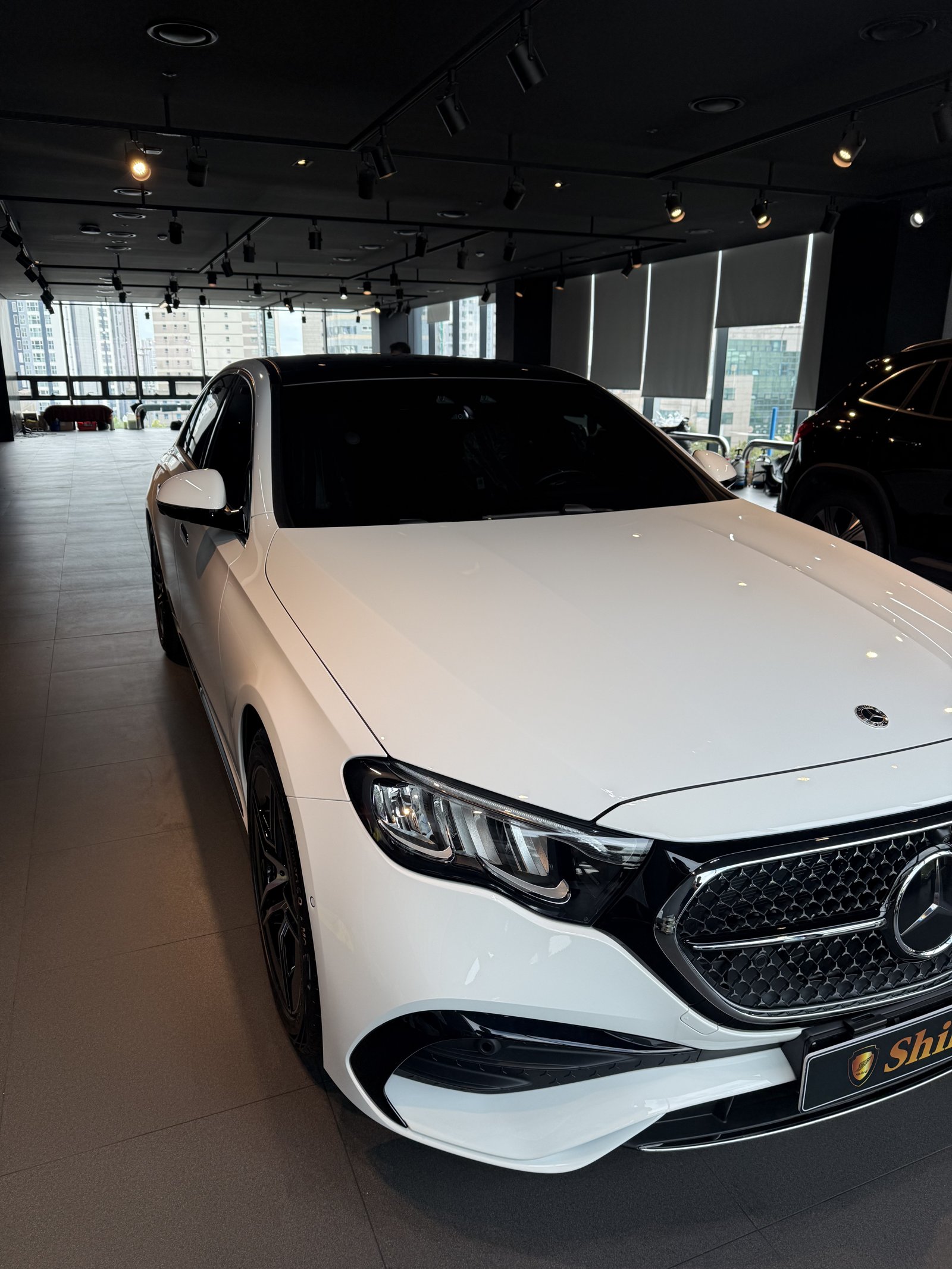 벤츠 E200 AMG 백색 전측면 에어댐 - 부산 유리막코팅