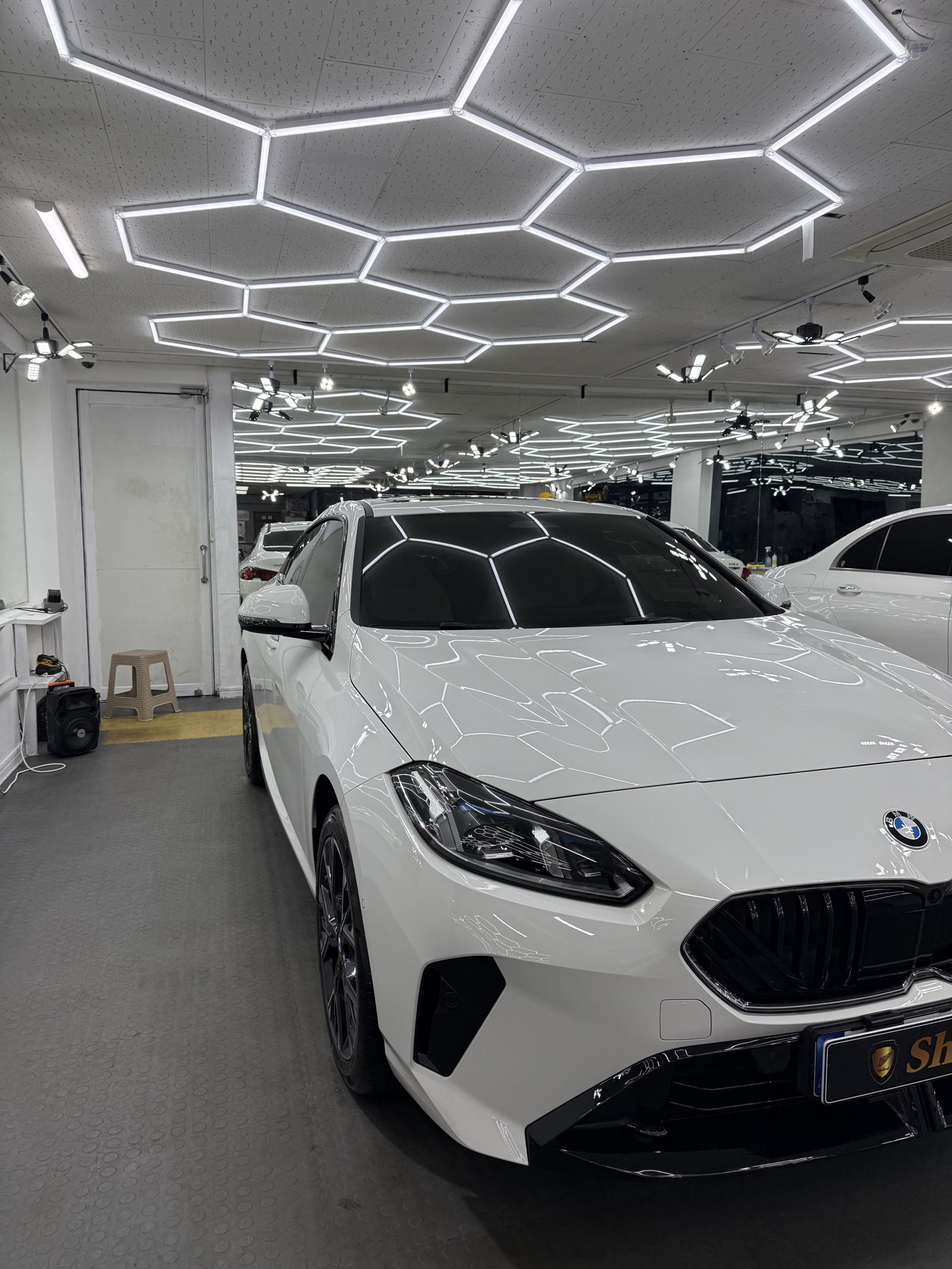 BMW 220 백색 신차 전면 키드니그릴 - 부산 유리막코팅 F5