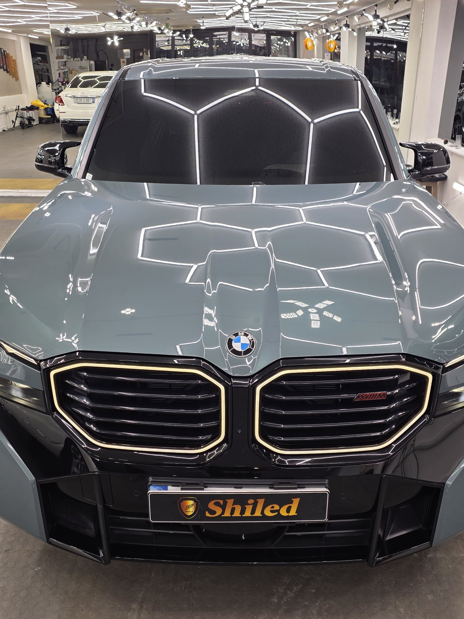 BMW XM 그레이 신차 전면 대형 키드니그릴 - 부산 유리막코팅 F5