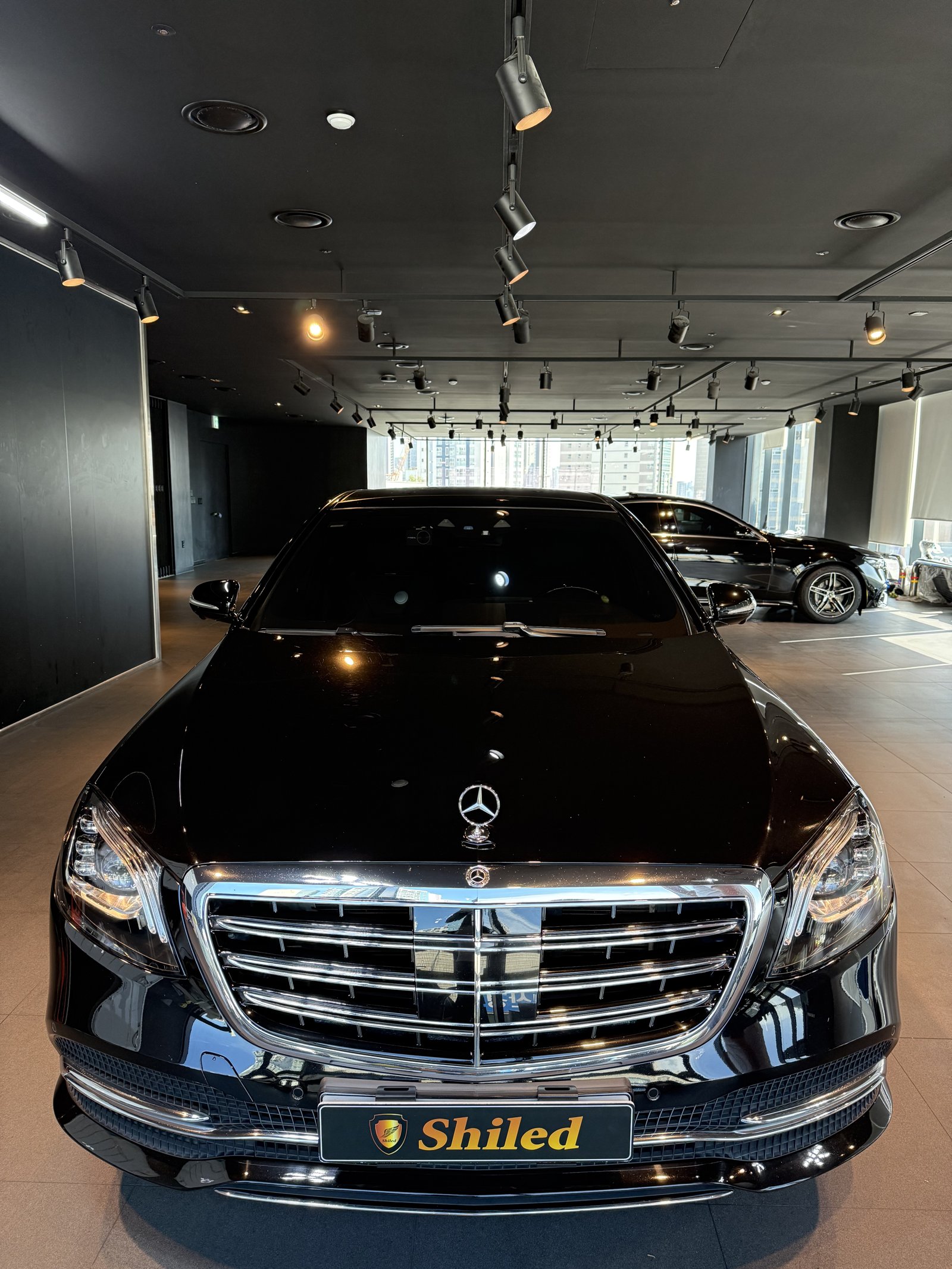 벤츠 S560 검정 신차 정면 - 부산 쉴드광택 전면
