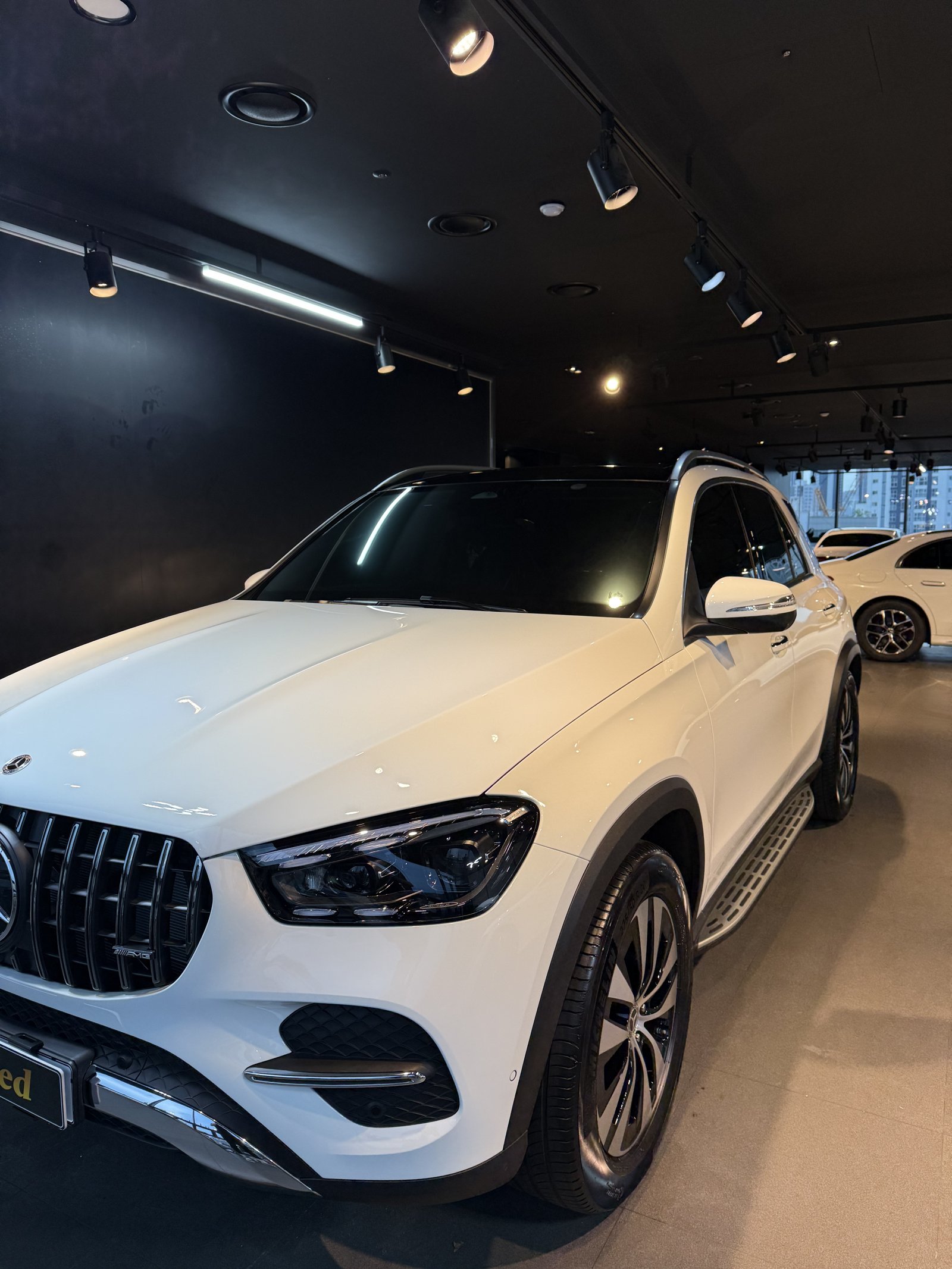 벤츠 GLE350 백색 신차 전측면 - 부산 유리막코팅