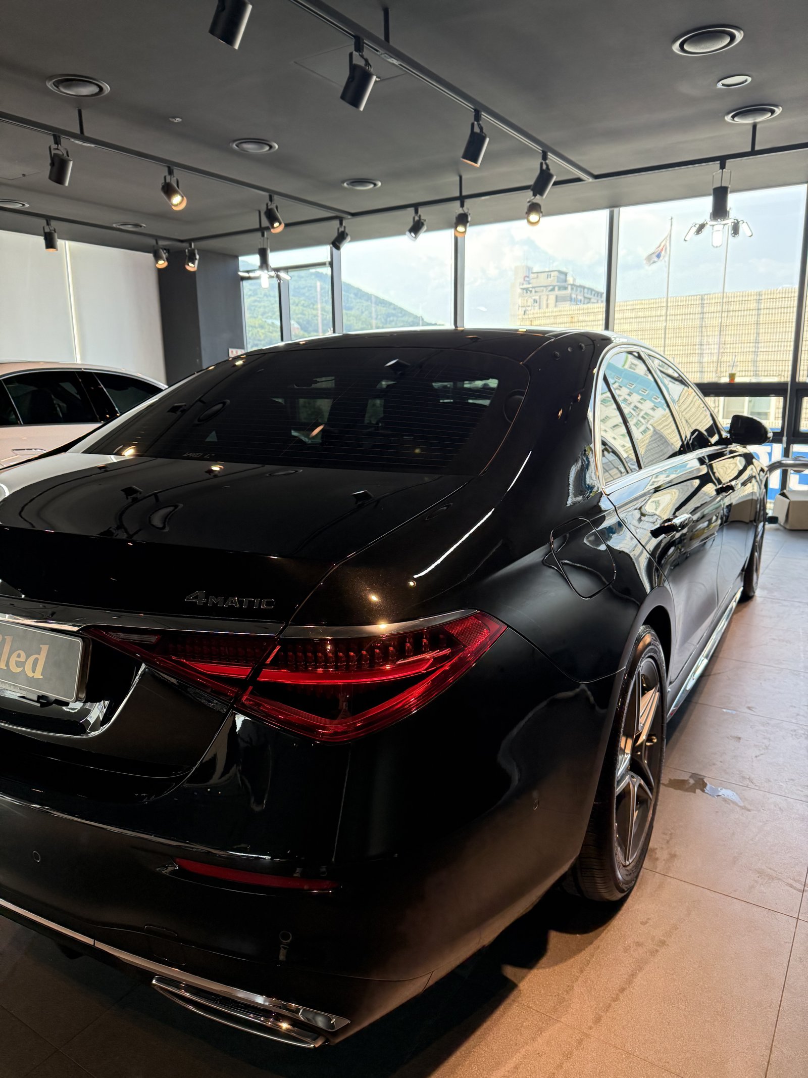 벤츠 S400 검정 신차 후면 - 부산 쉴드광택