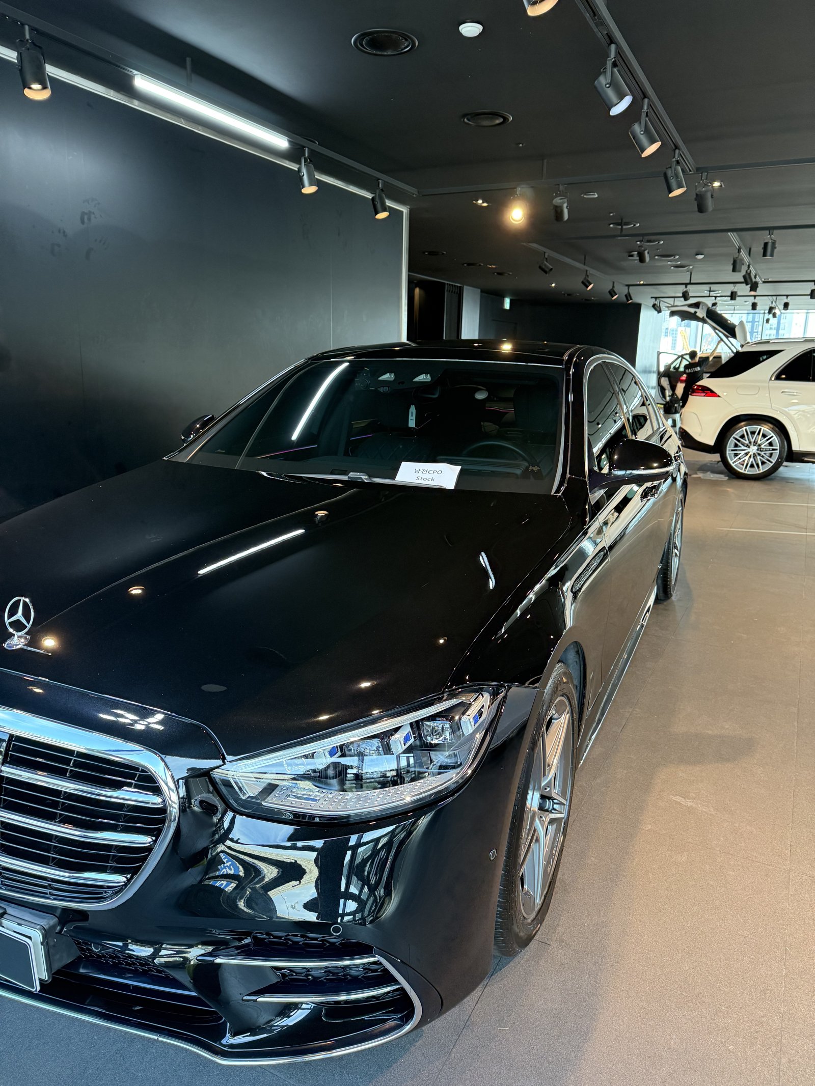 벤츠 S400 검정 신차 전측면 - 부산 유리막코팅