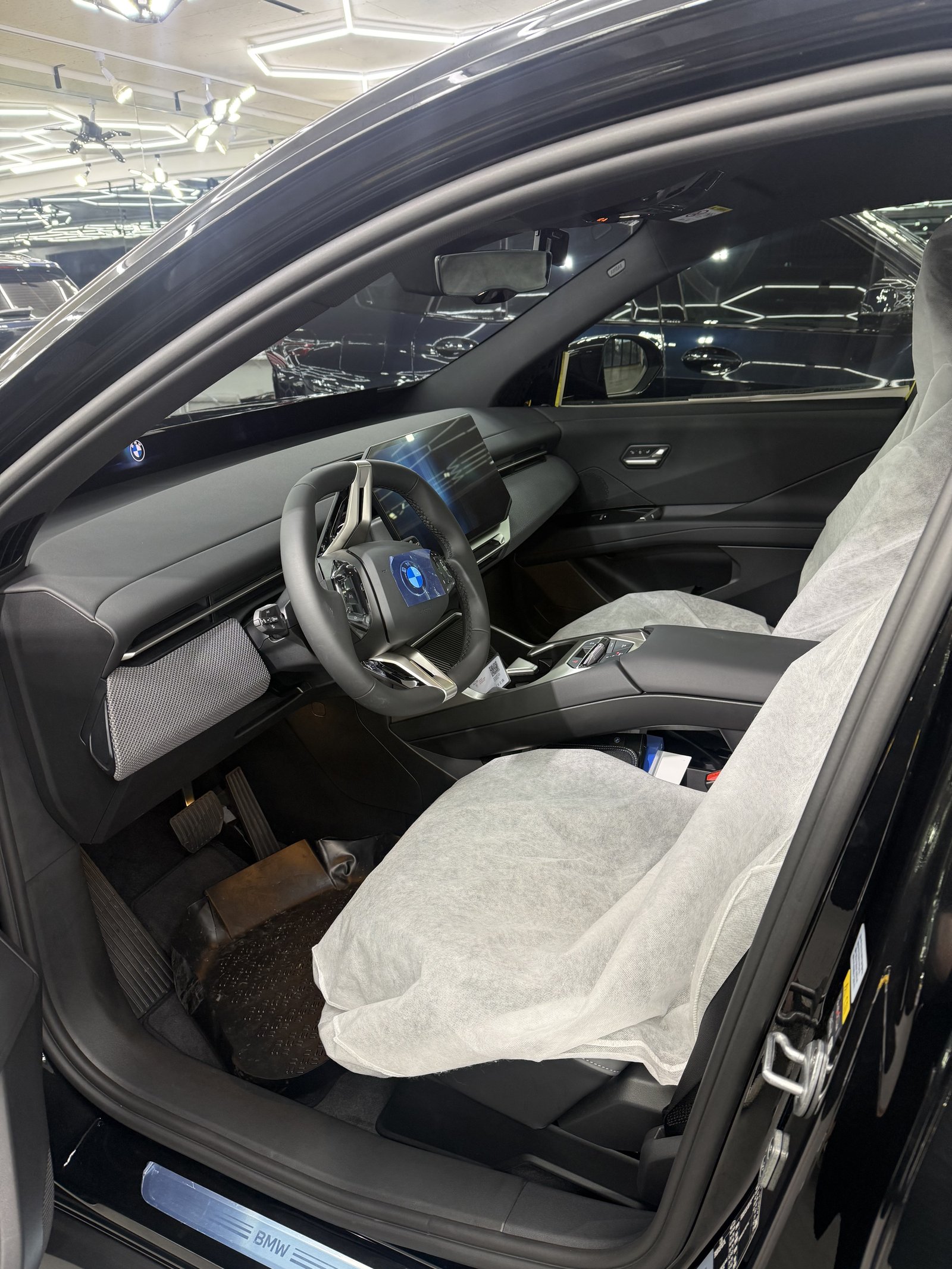 BMW iX3 신차 실내 - 출고 전 컨디션