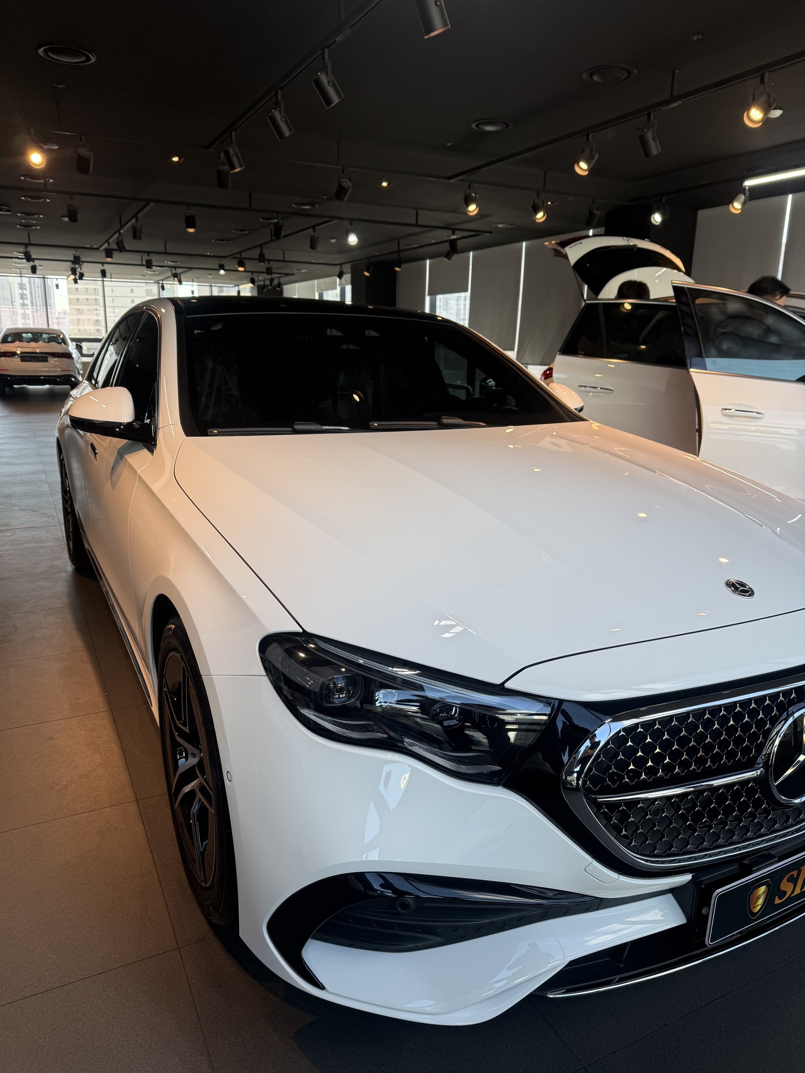 벤츠 E300 백색 신차 전측면 - 부산 유리막코팅