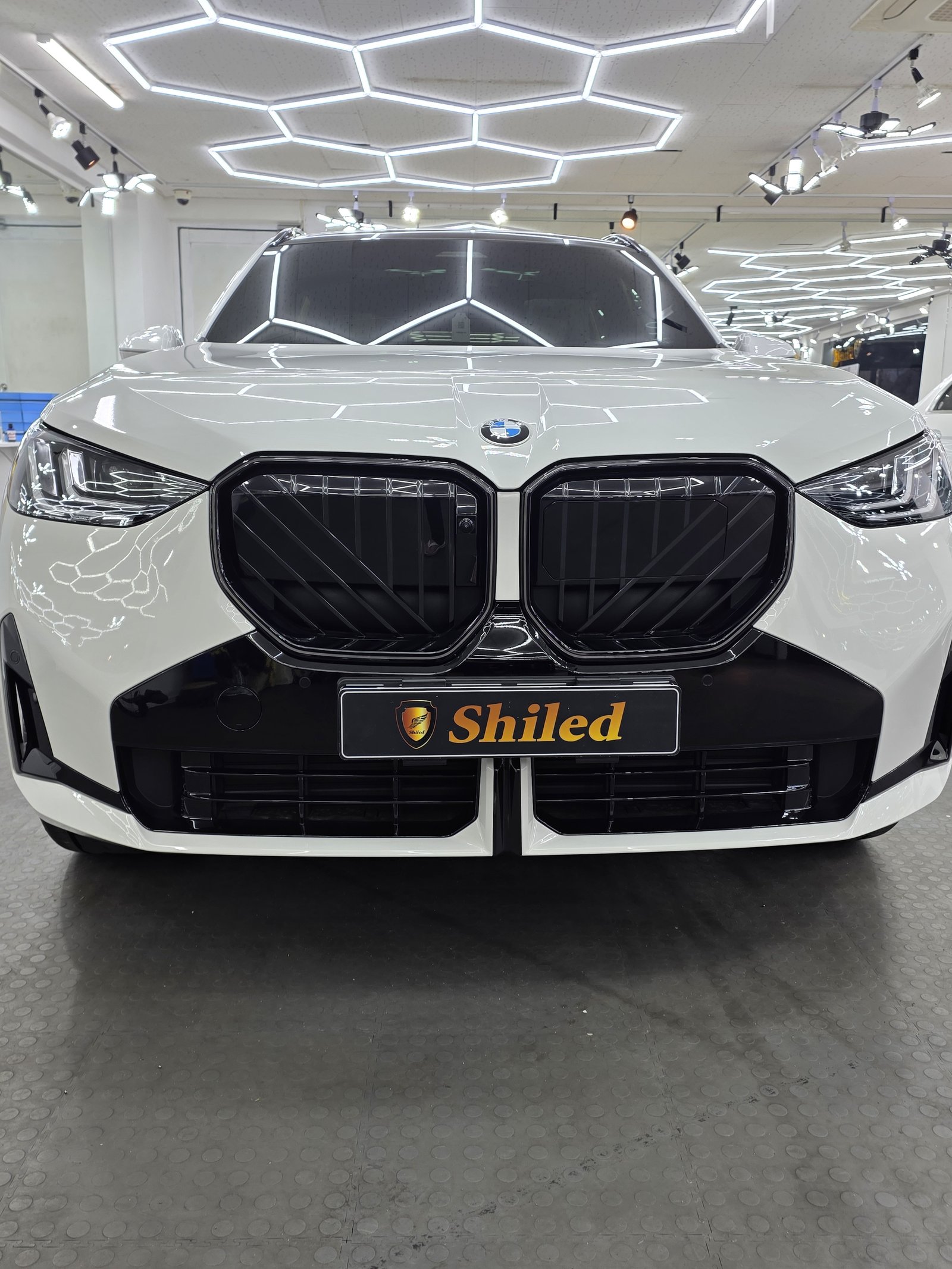 BMW X3 30d 백색 신차 F5 유리막코팅 정면 - 부산 쉴드광택