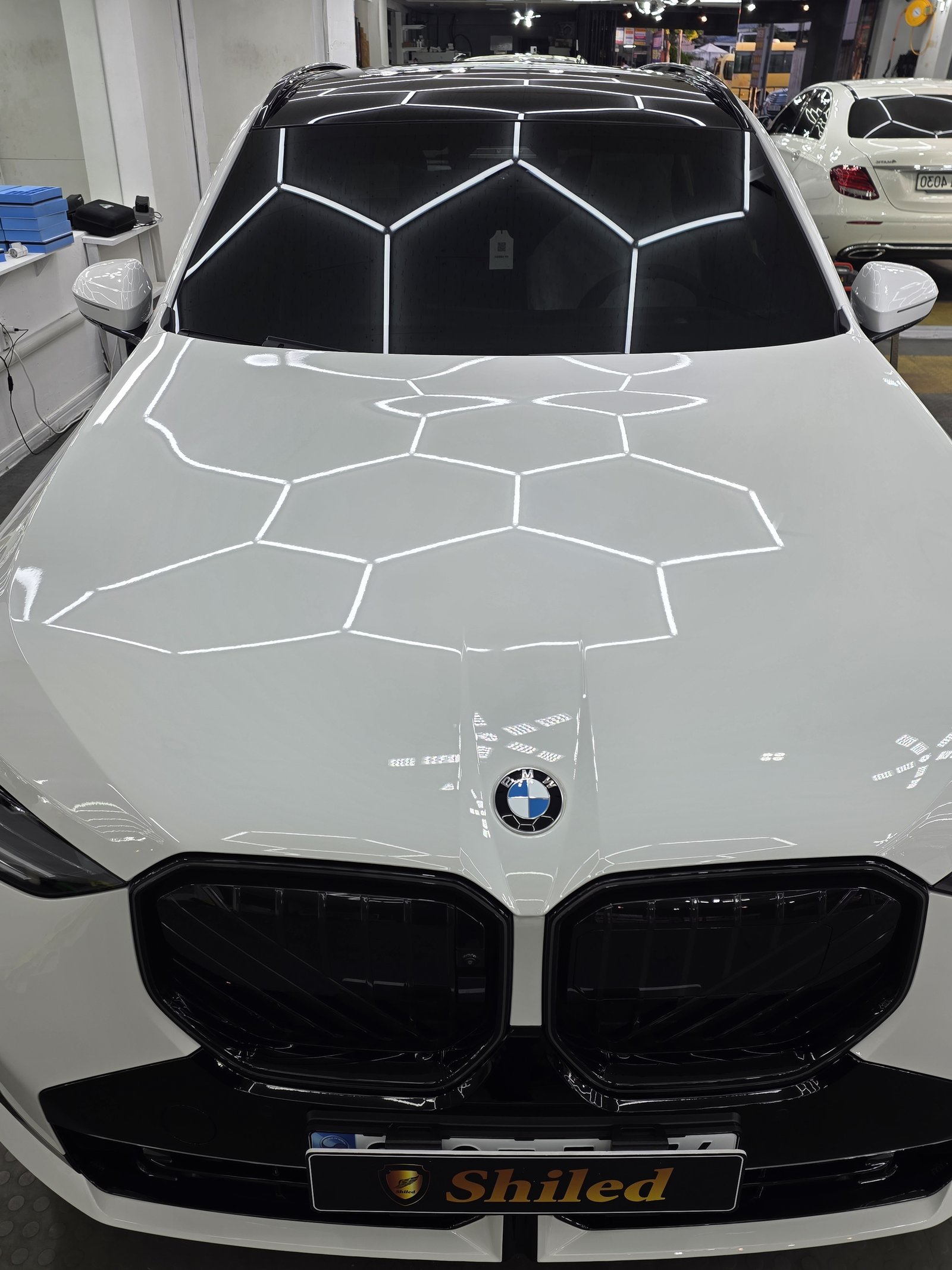 BMW X3 30d 백색 신차 전측면 - 부산 유리막코팅