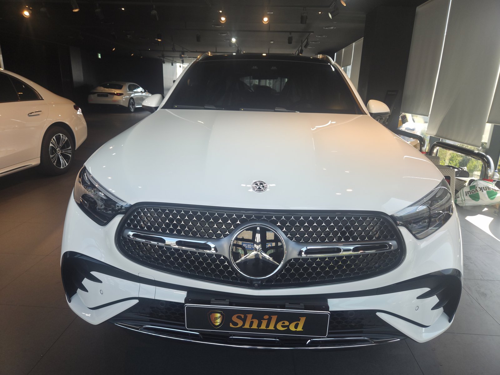 벤츠 GLC300 백색 신차 F5 유리막코팅 정면 - 부산 쉴드광택