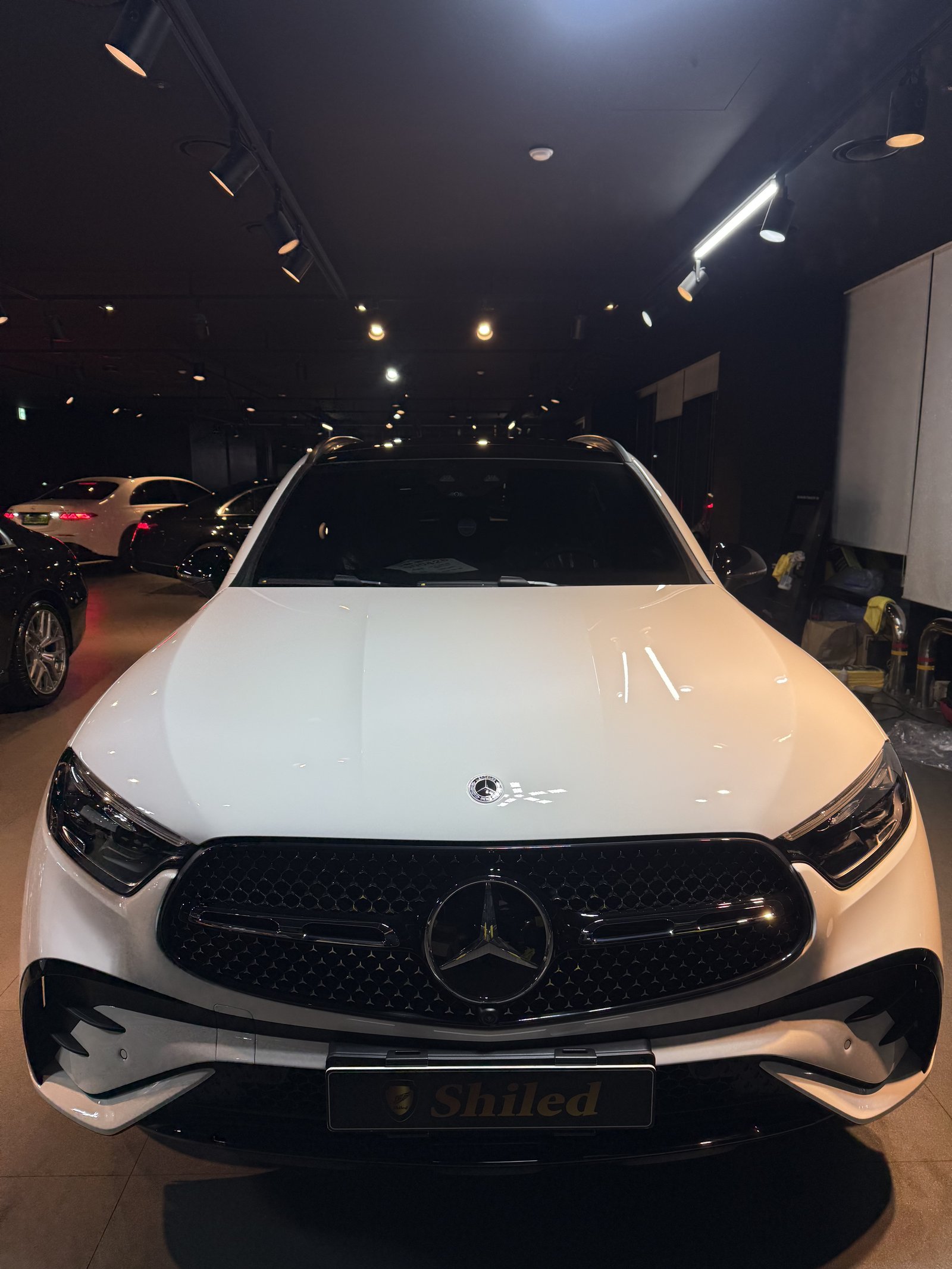 벤츠 GLC300 AMG 백색 신차 유리막코팅 정면 - 부산 쉴드광택