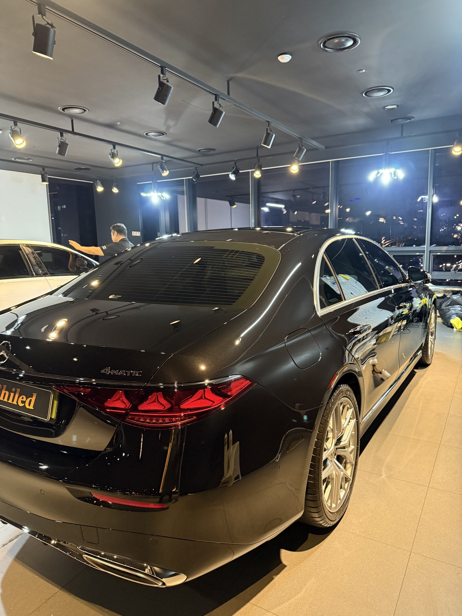 벤츠 S450 검정 신차 후측면 - 출고 전 코팅