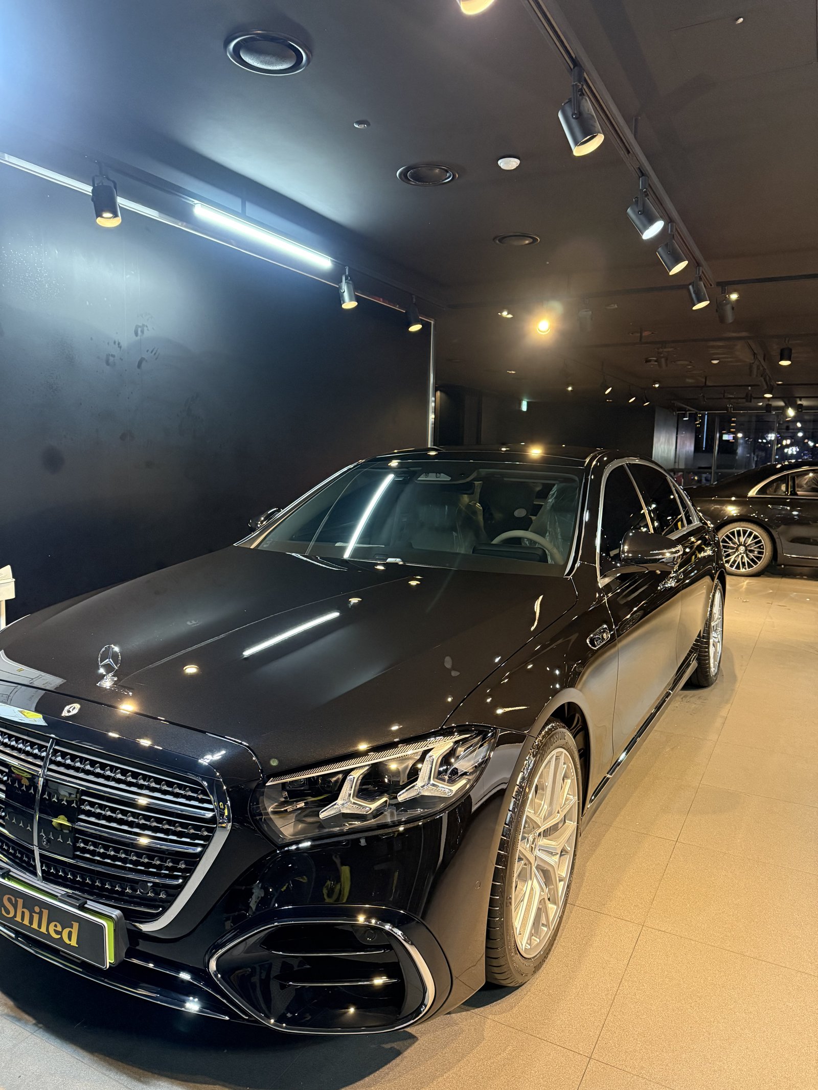벤츠 S450 검정 신차 전측면 반사