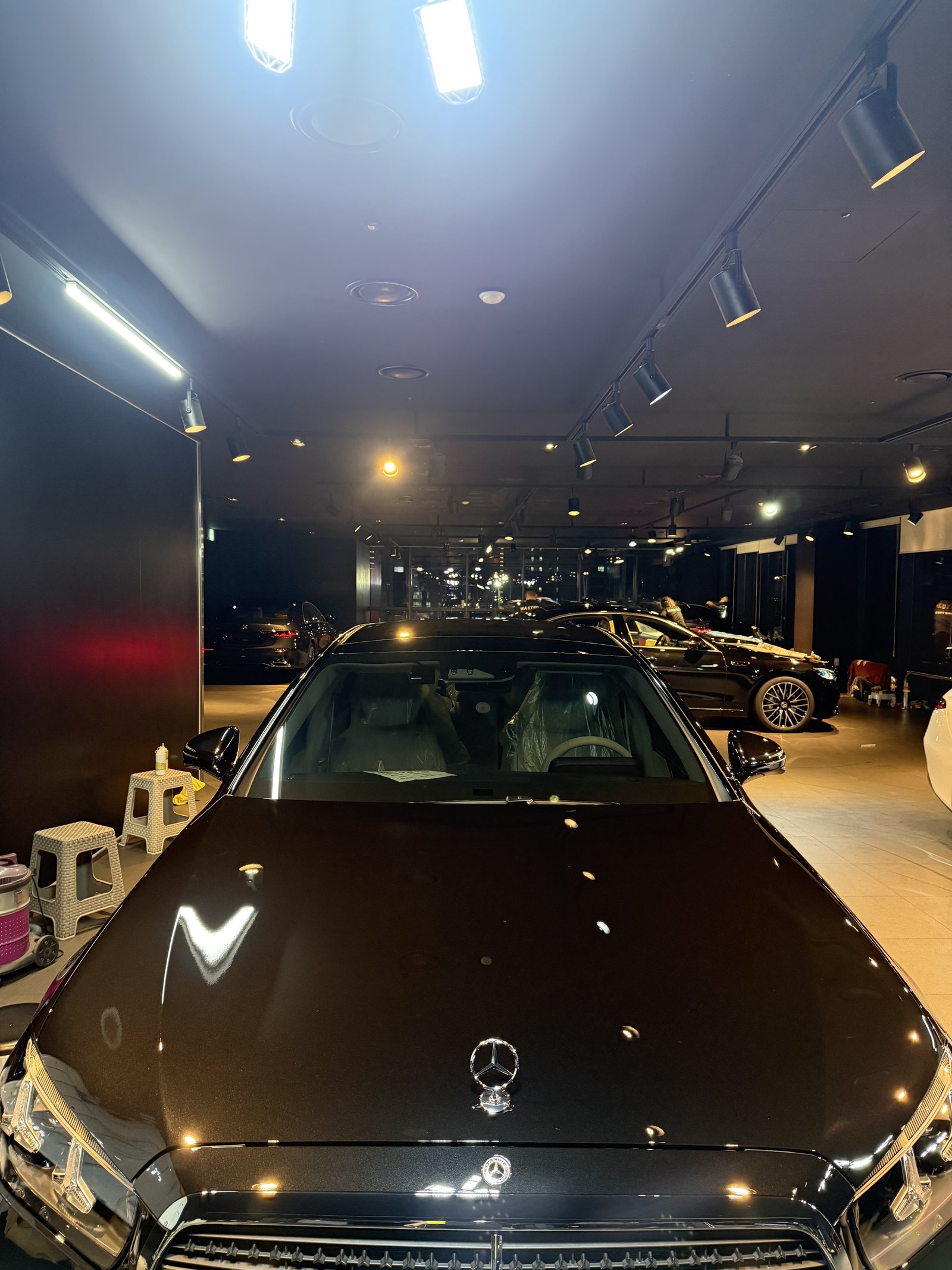 벤츠 S450 검정 신차 보닛 반사 - 출고 전 유리막코팅
