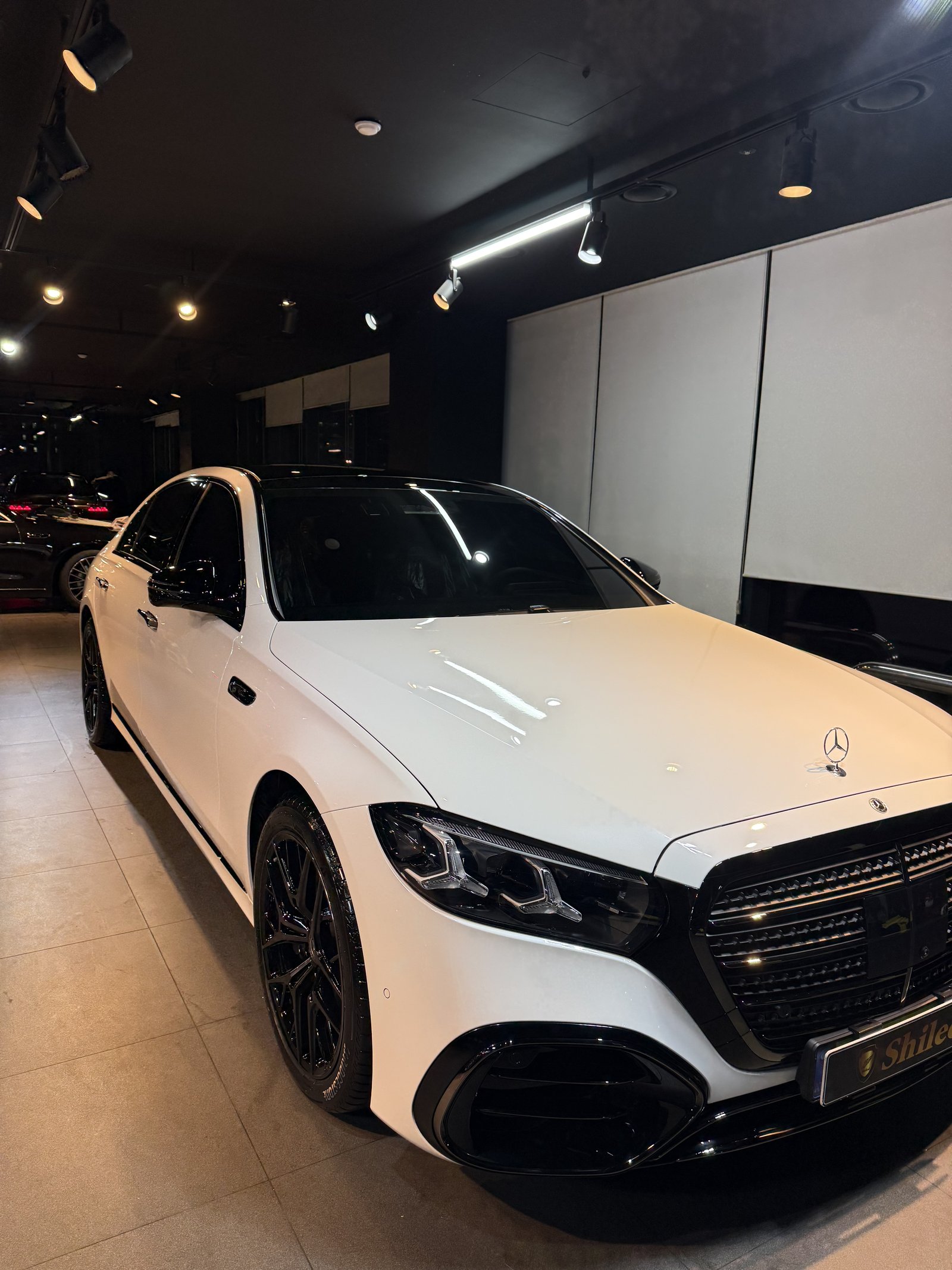 벤츠 S450 4MATIC 백색 신차 전측면 - 부산 유리막코팅