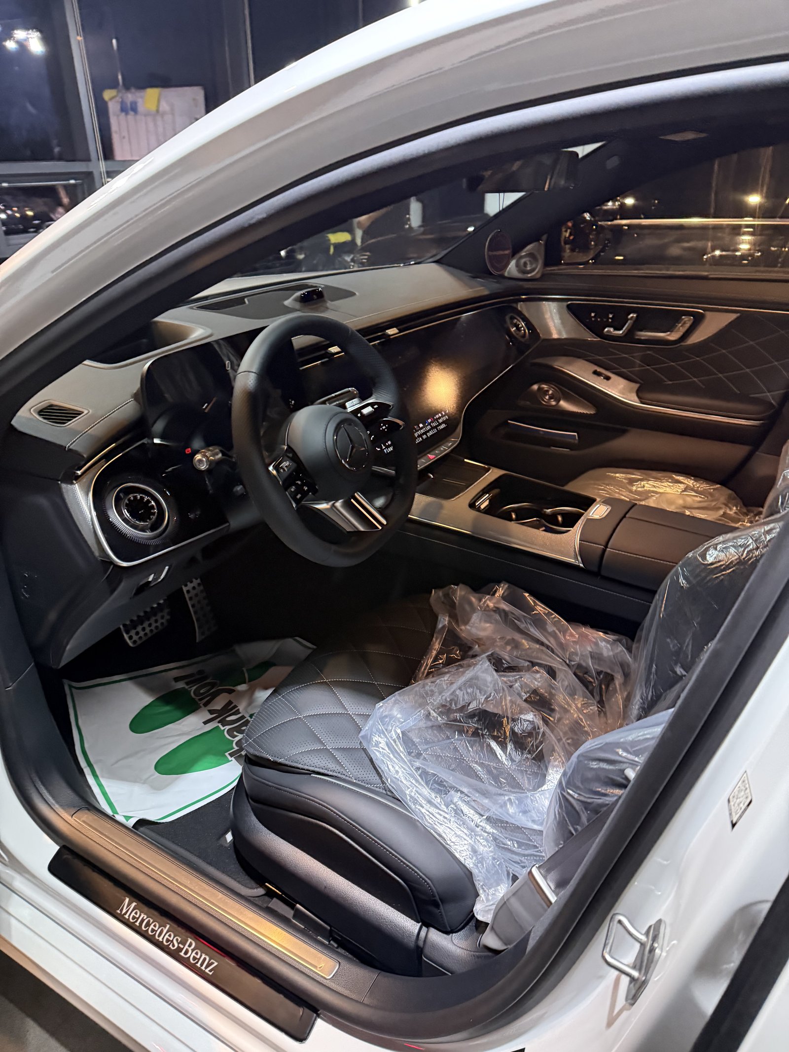 벤츠 S450 4MATIC 백색 신차 실내 운전석 - 출고 전 컨디션