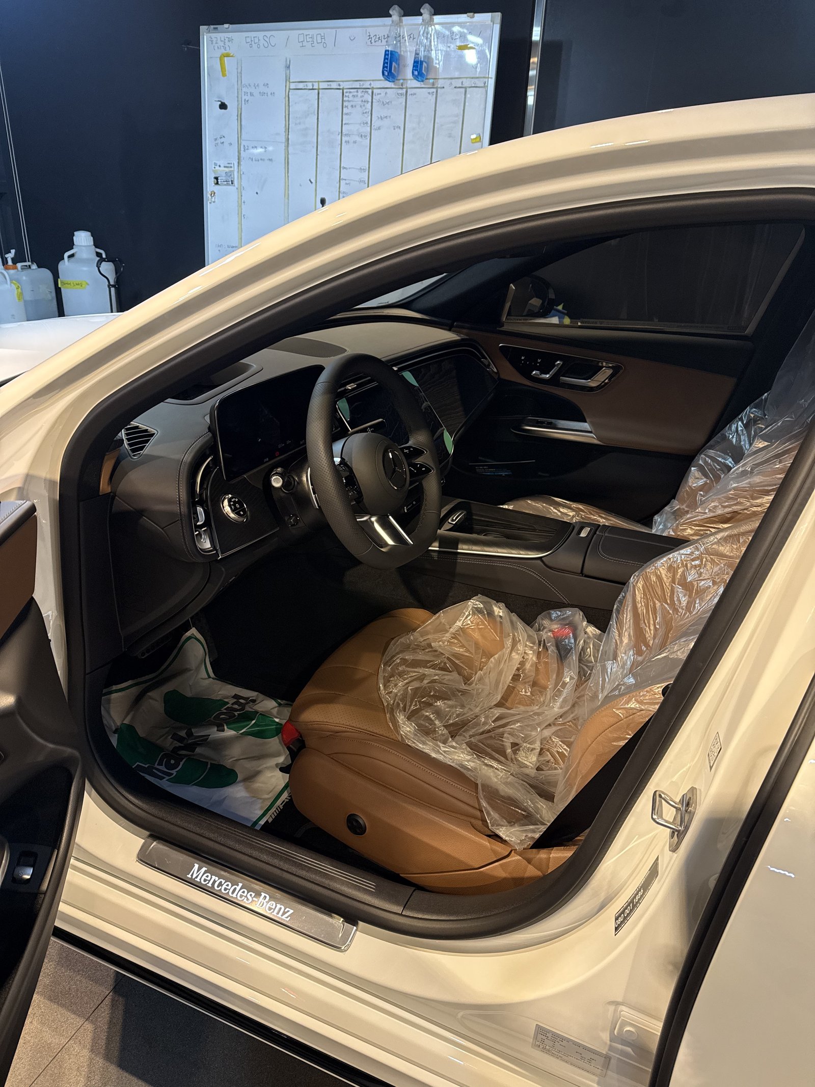 벤츠 E200 AMG 신차 실내 - 출고 전 컨디션