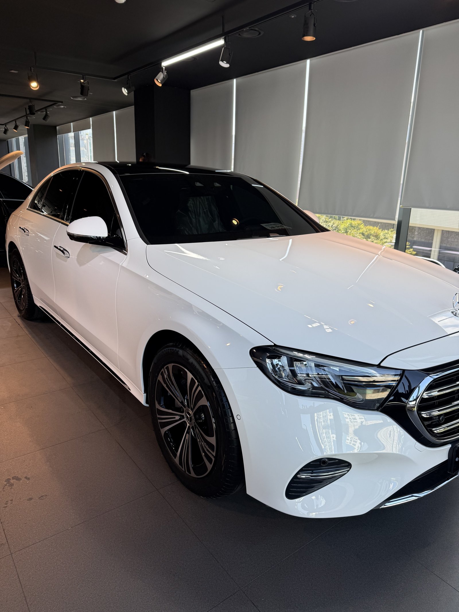 벤츠 E200 익스클루시브 신차 전측면 - 부산 유리막코팅