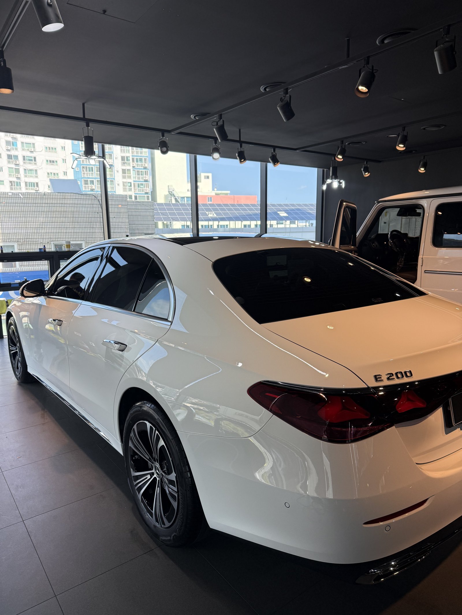 벤츠 E200 익스클루시브 신차 측후면 광택 - 부산 유리막코팅