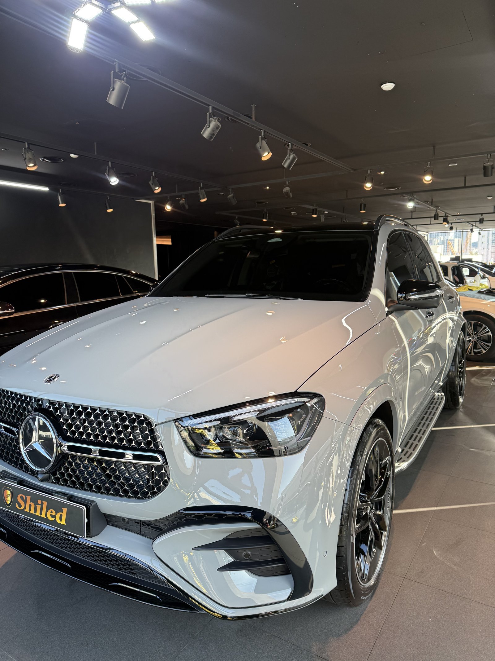 벤츠 GLE450 AMG라인 신차 전측면 반사