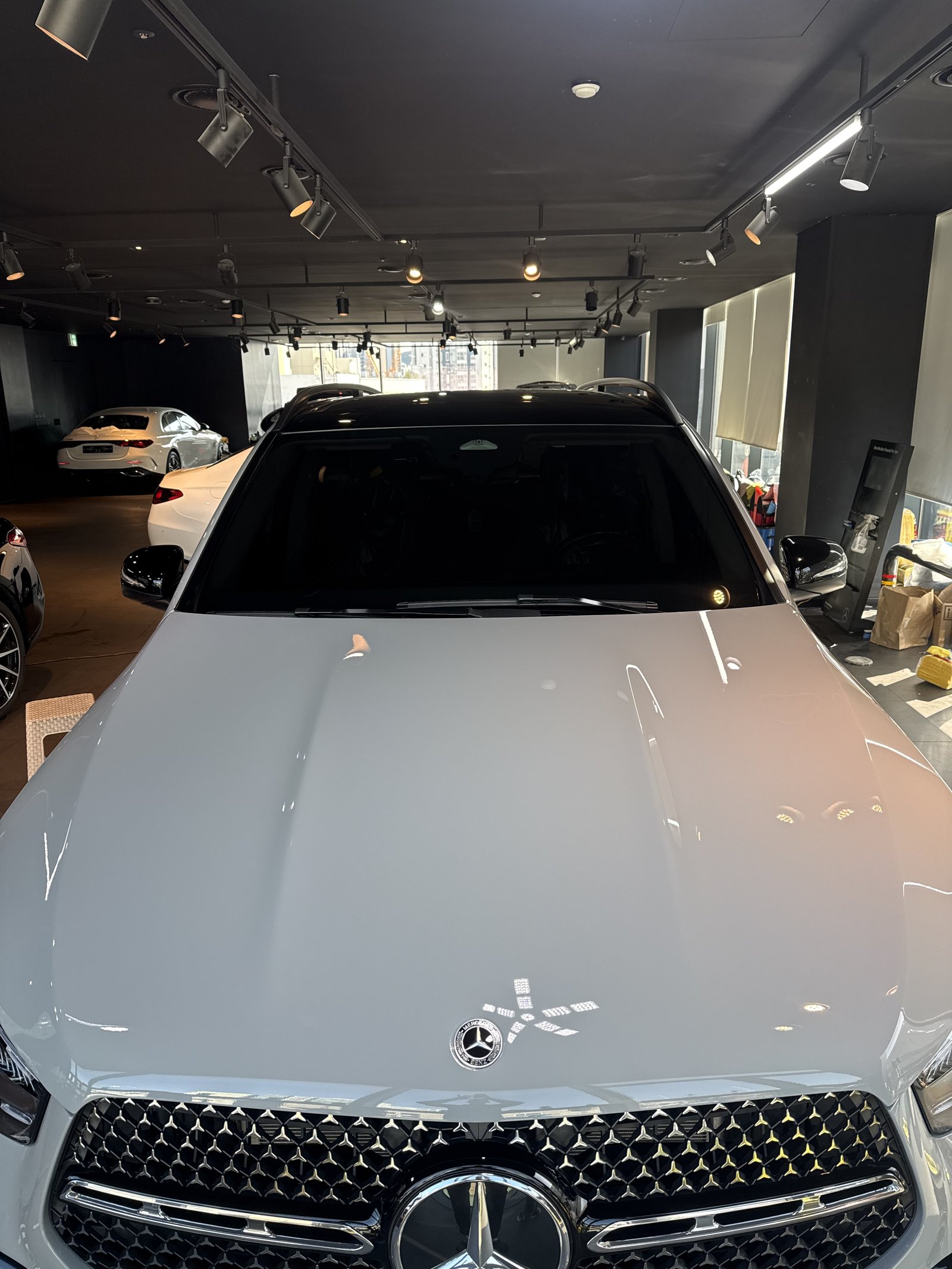 벤츠 GLE450 AMG라인 신차 보닛 반사 - 출고 전 유리막코팅