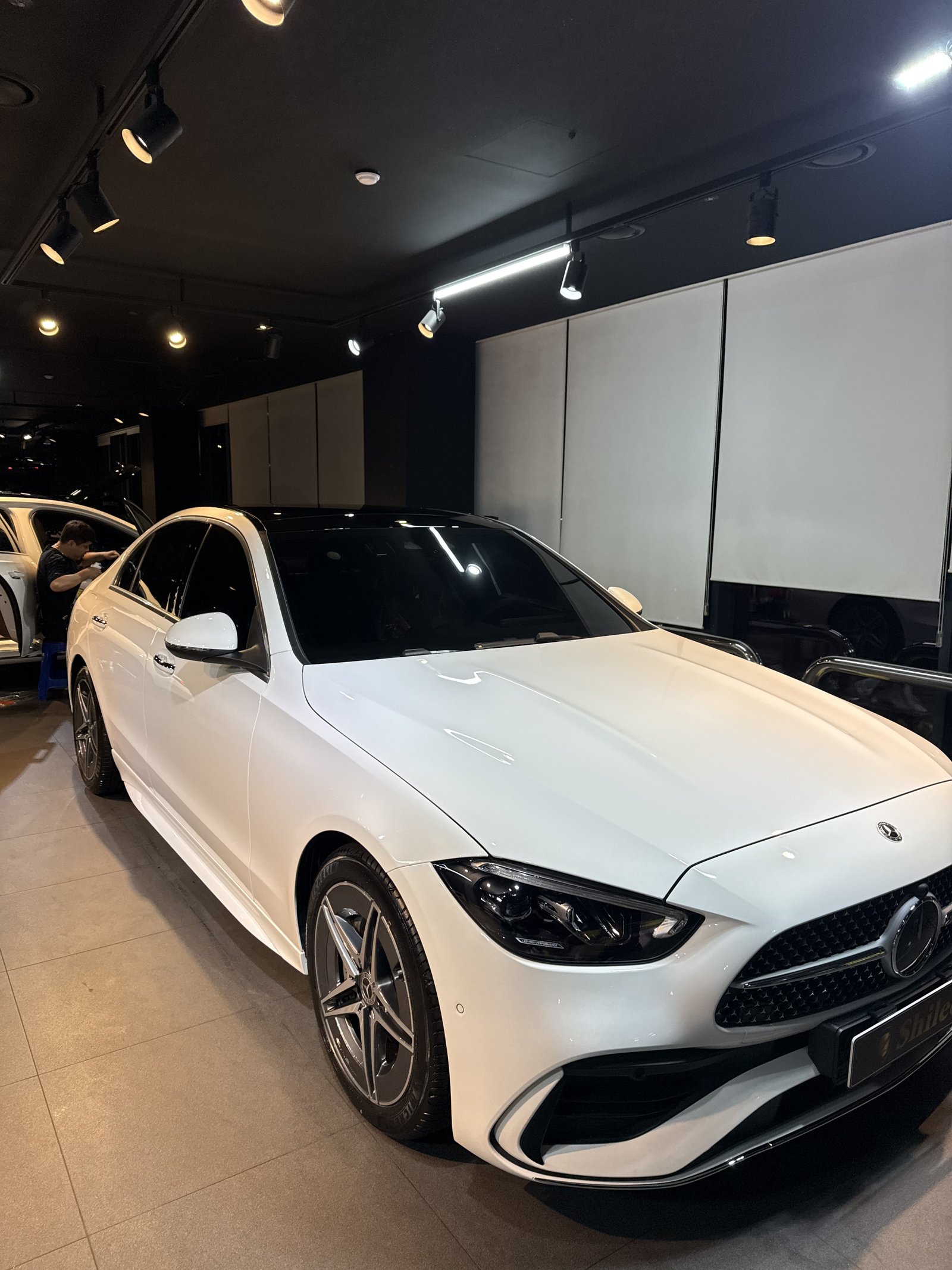 벤츠 C200 신차 전측면 - 부산 유리막코팅