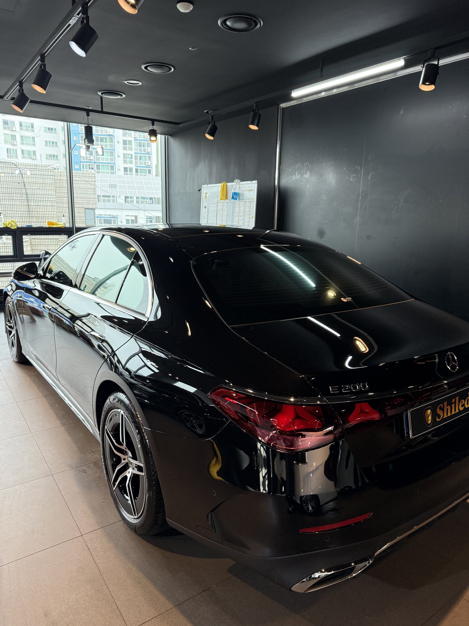 벤츠 E200 AMG 신차 측후면 광택 - 부산 유리막코팅