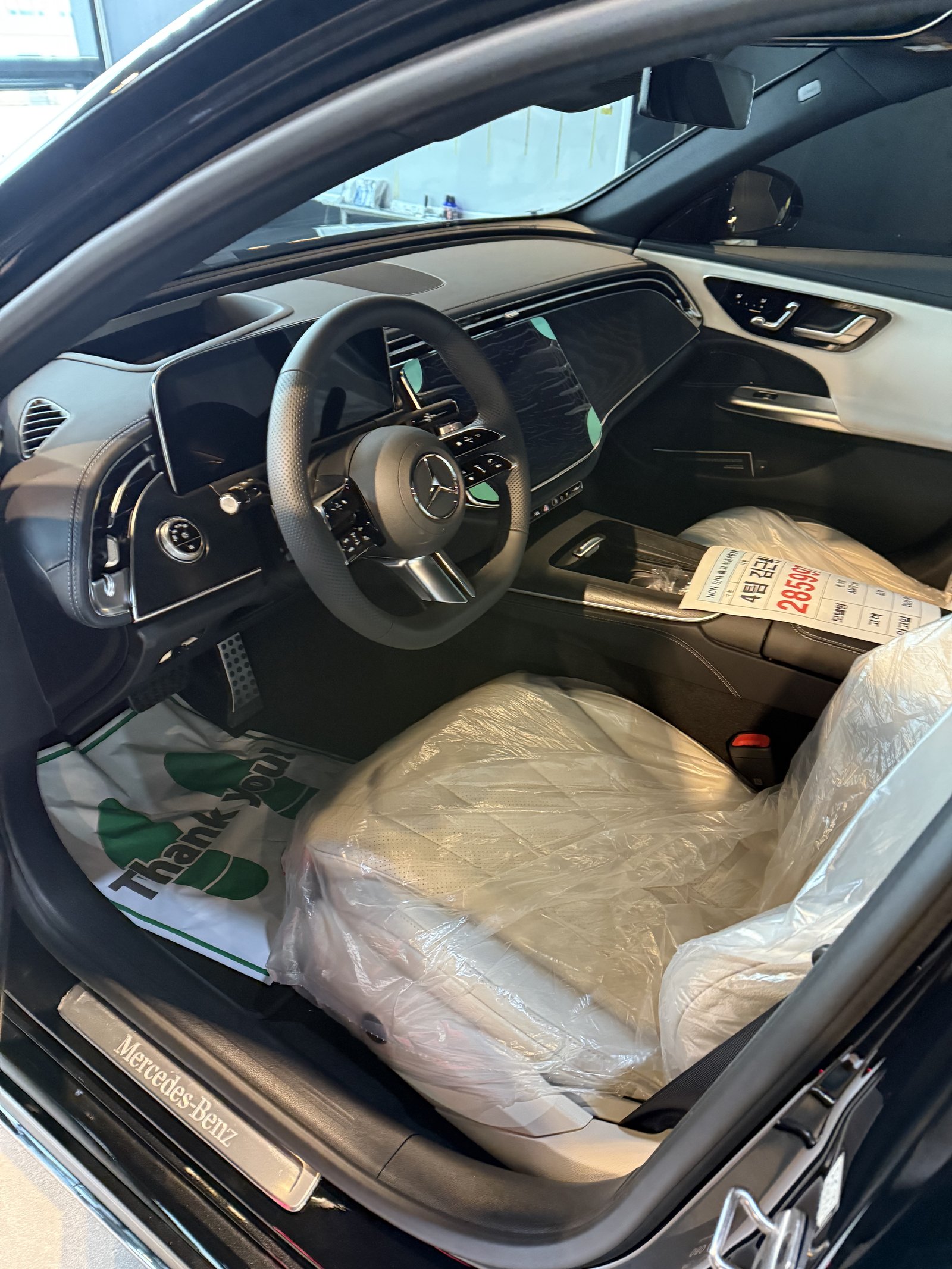 벤츠 E200 AMG 신차 실내 - 출고 전 컨디션