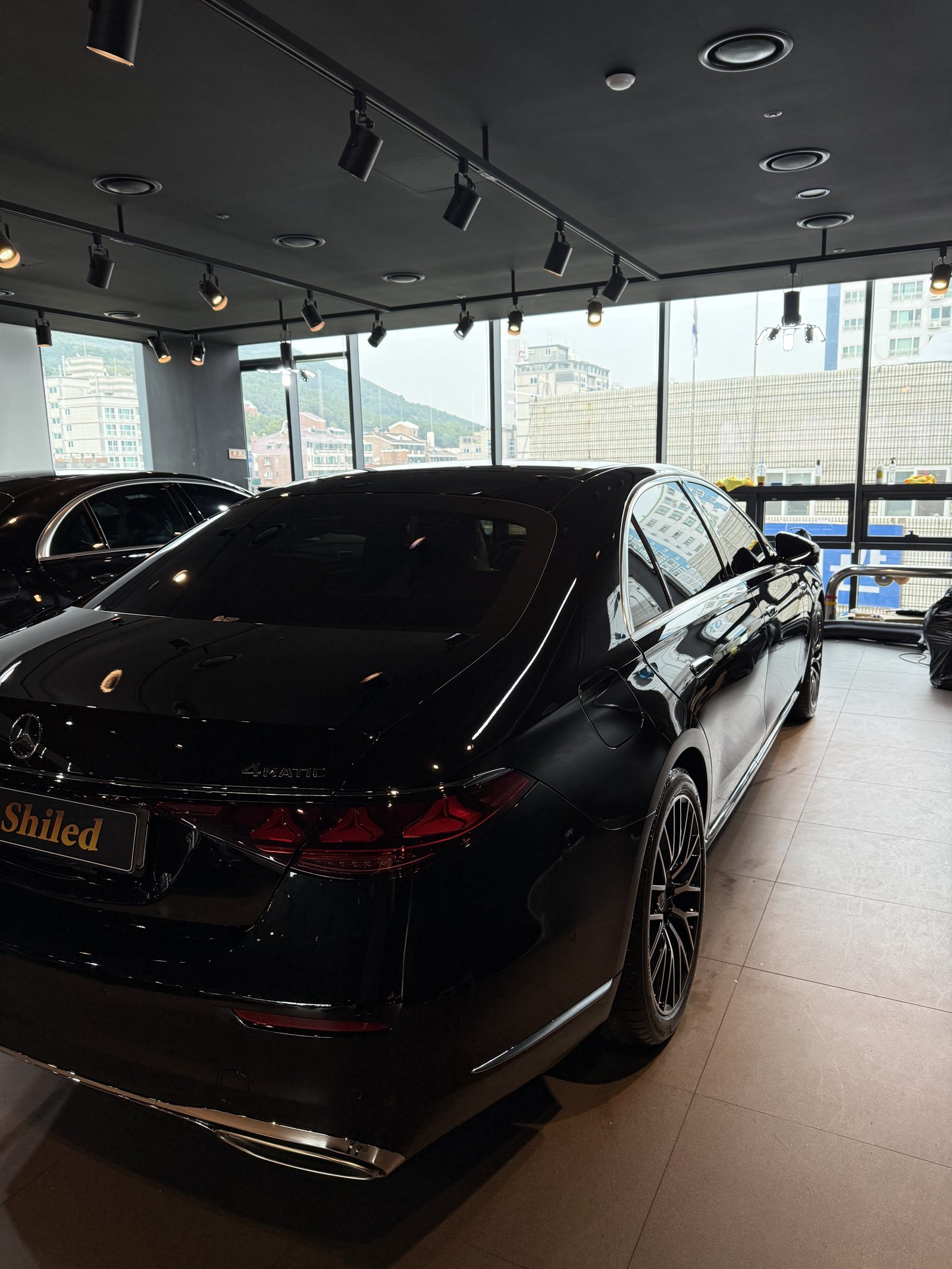벤츠 S500 신차 후측면 - 출고 전 코팅