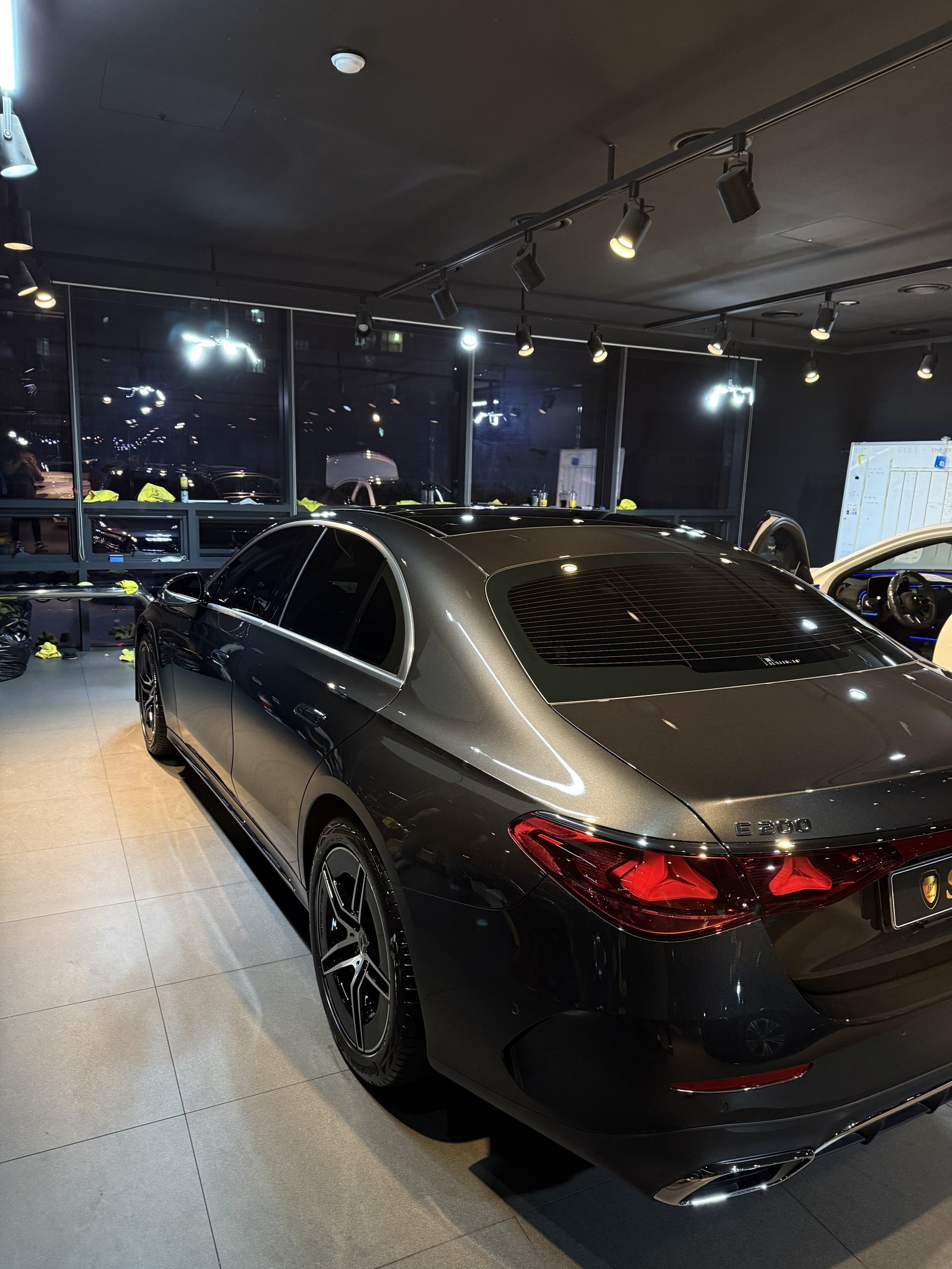 E200 AMG 그레이 측후면 - 부산 쉴드광택 신차코팅