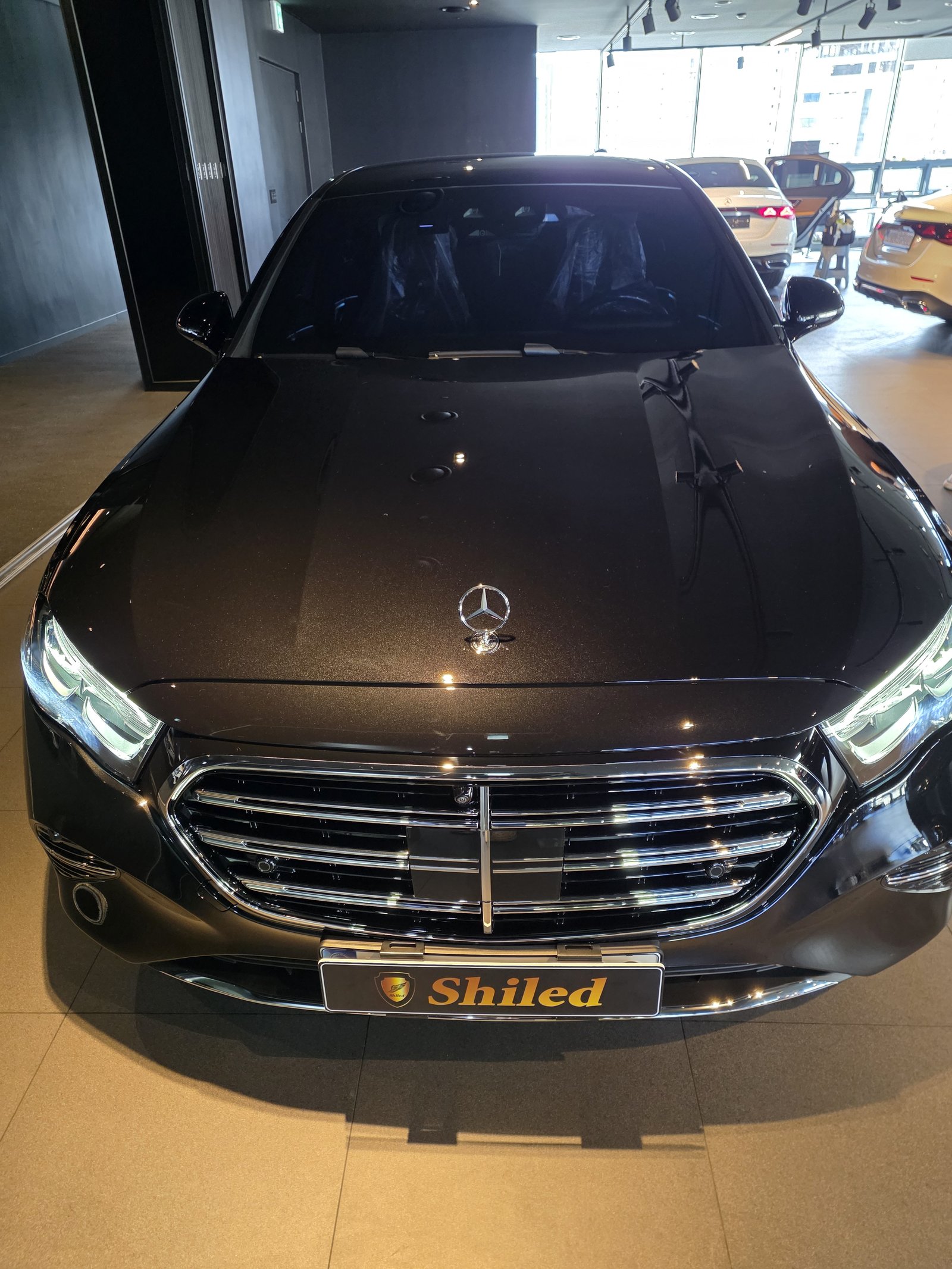 벤츠 E200 AMG 그레이 보닛 정면 - 부산 유리막코팅