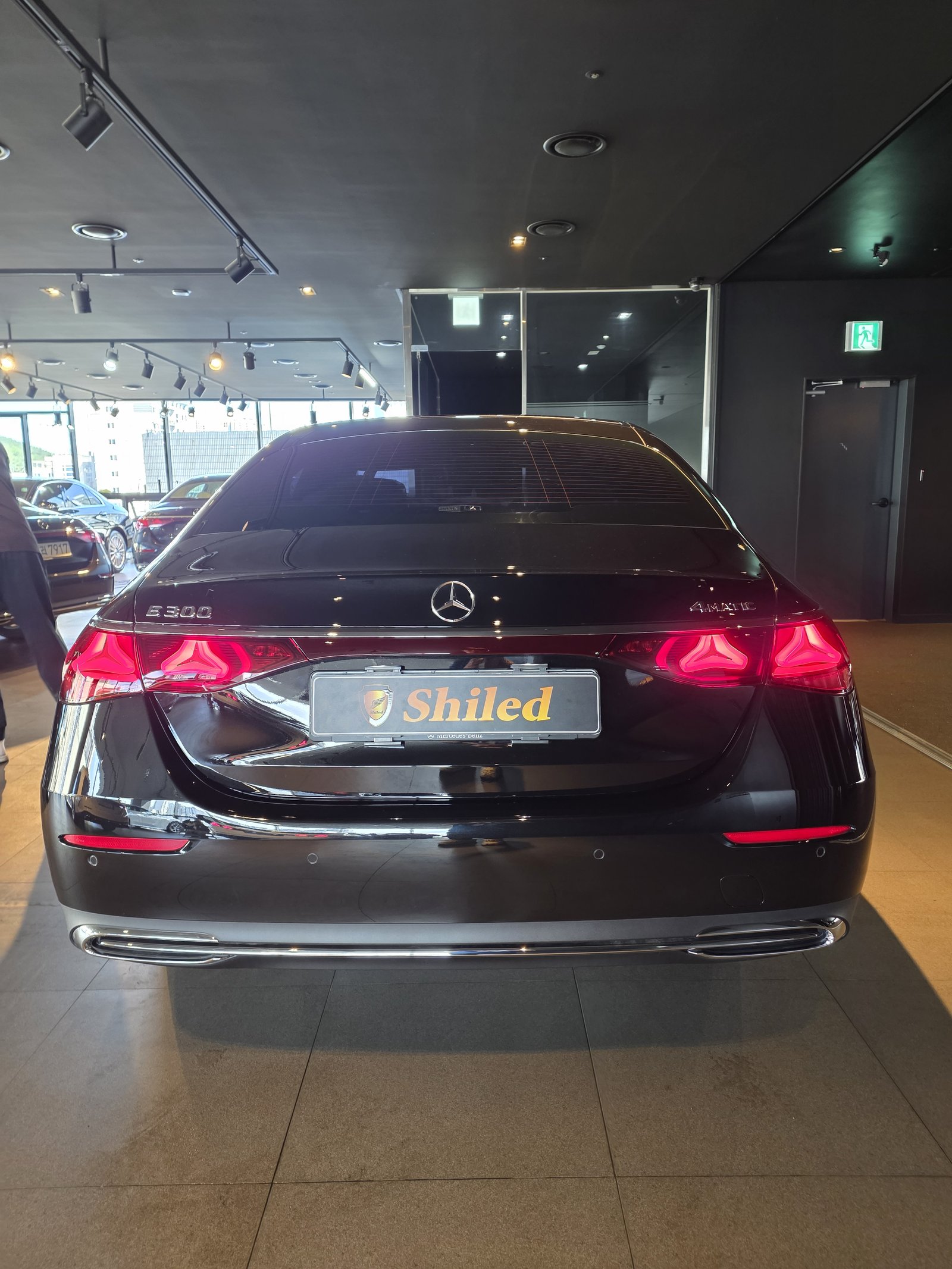 벤츠 E200 AMG 그레이 후면 - 부산 쉴드광택 신차코팅