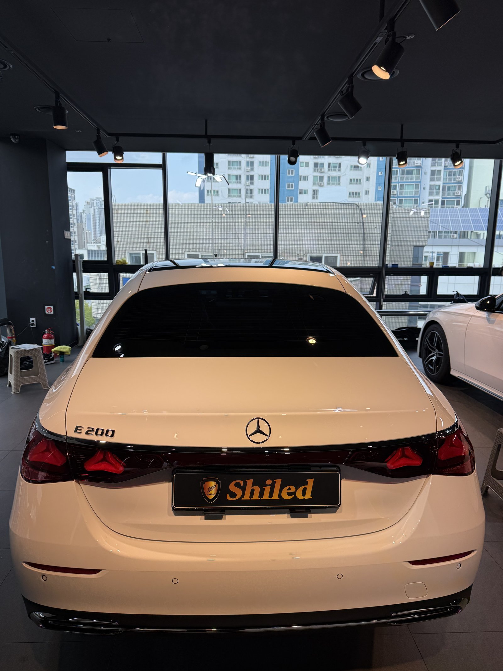 벤츠 E200 EX 신차 후측면