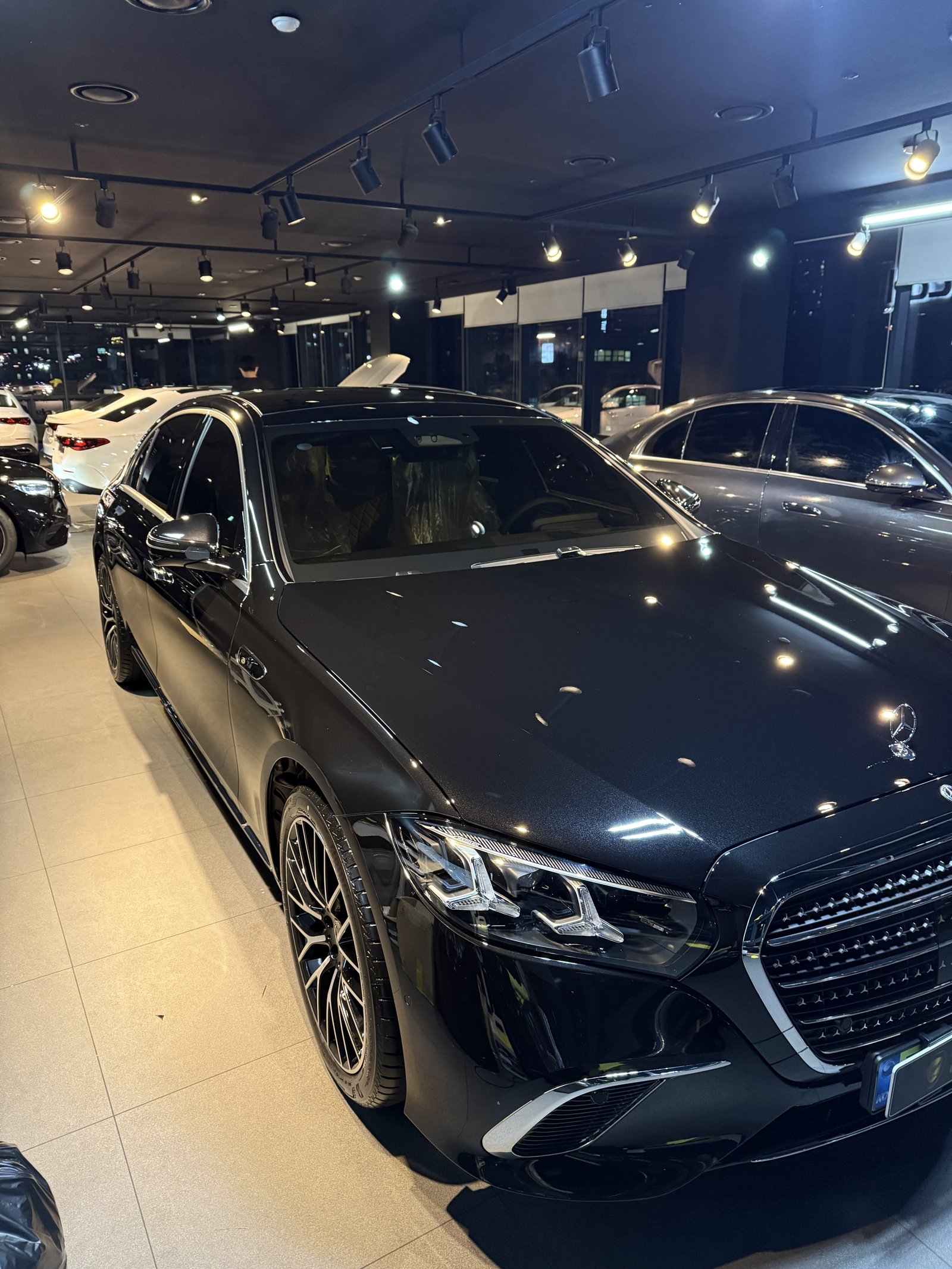벤츠 S500 검정 전측면 - 부산 유리막코팅