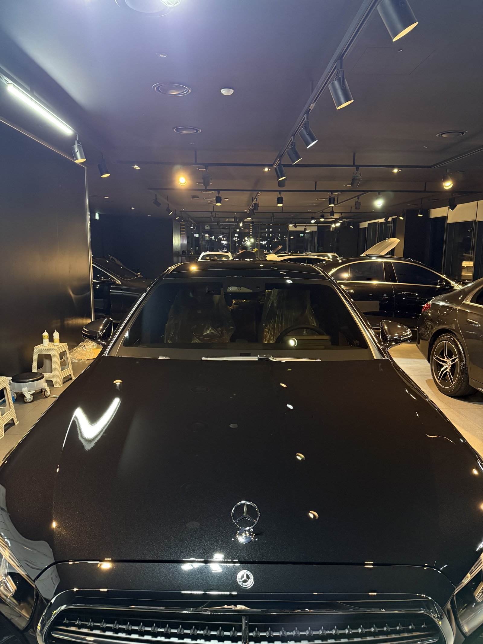 벤츠 S500 검정 보닛 반사 - 부산 유리막코팅
