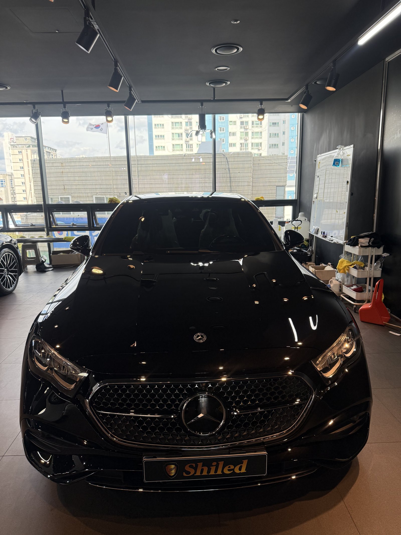 E200 AMG 신차 정면 - 부산 쉴드광택 신차코팅