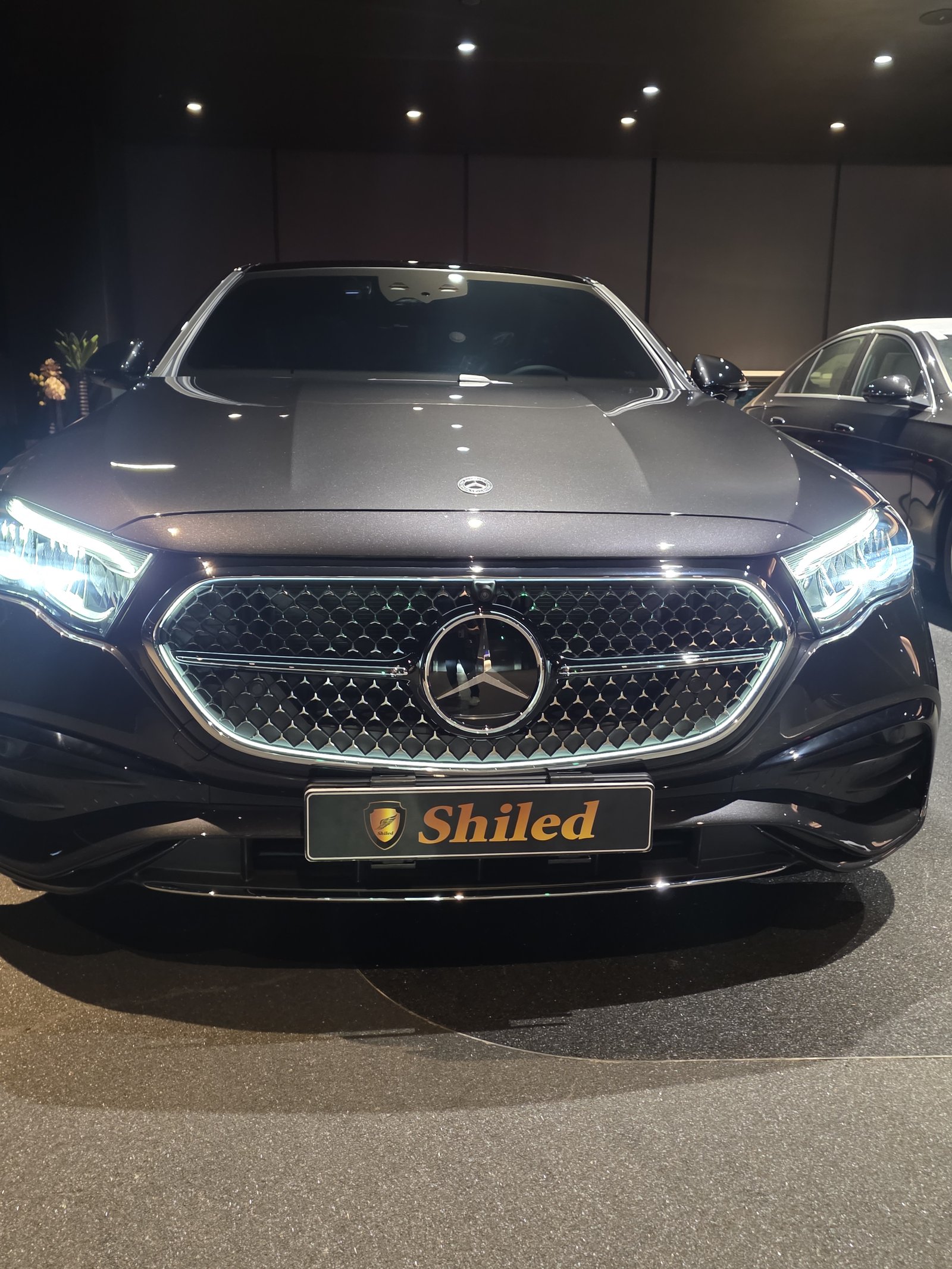 E200 AMG 신차 전측면 - 부산 유리막코팅