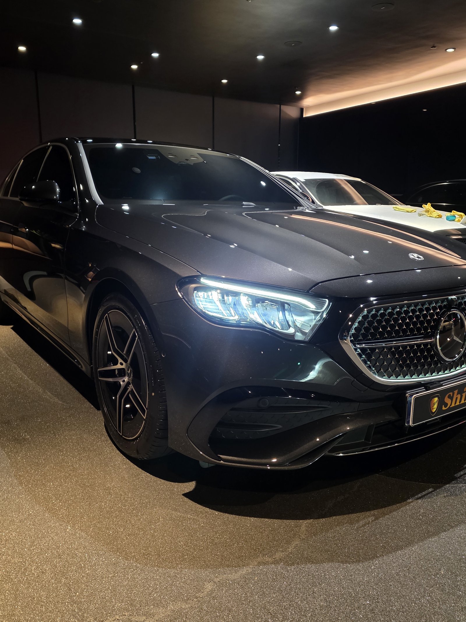 E200 AMG 신차 전측면 반사 - 출고 전 코팅