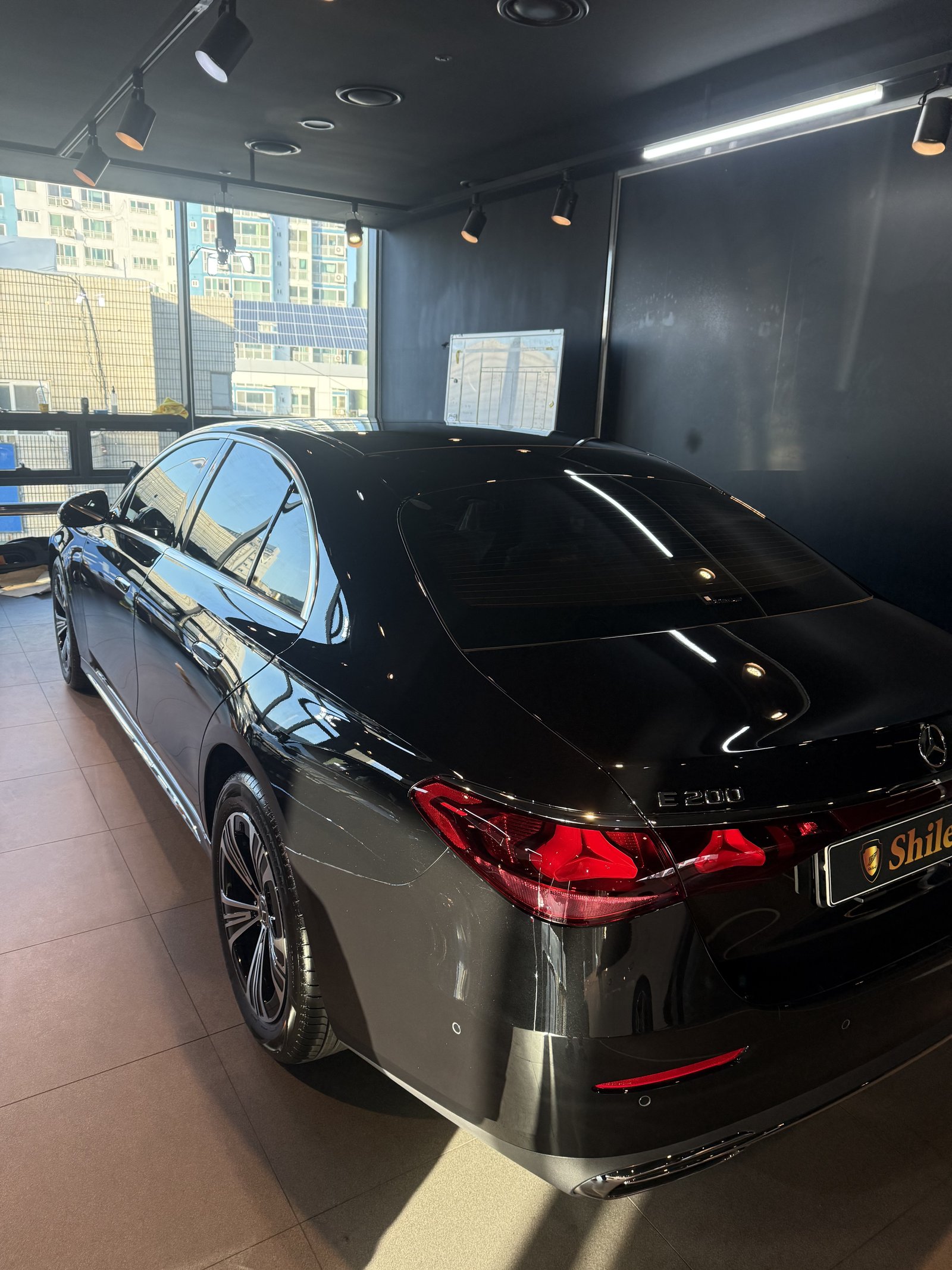 E200 EX 신차 후면 - 부산 쉴드광택 신차코팅