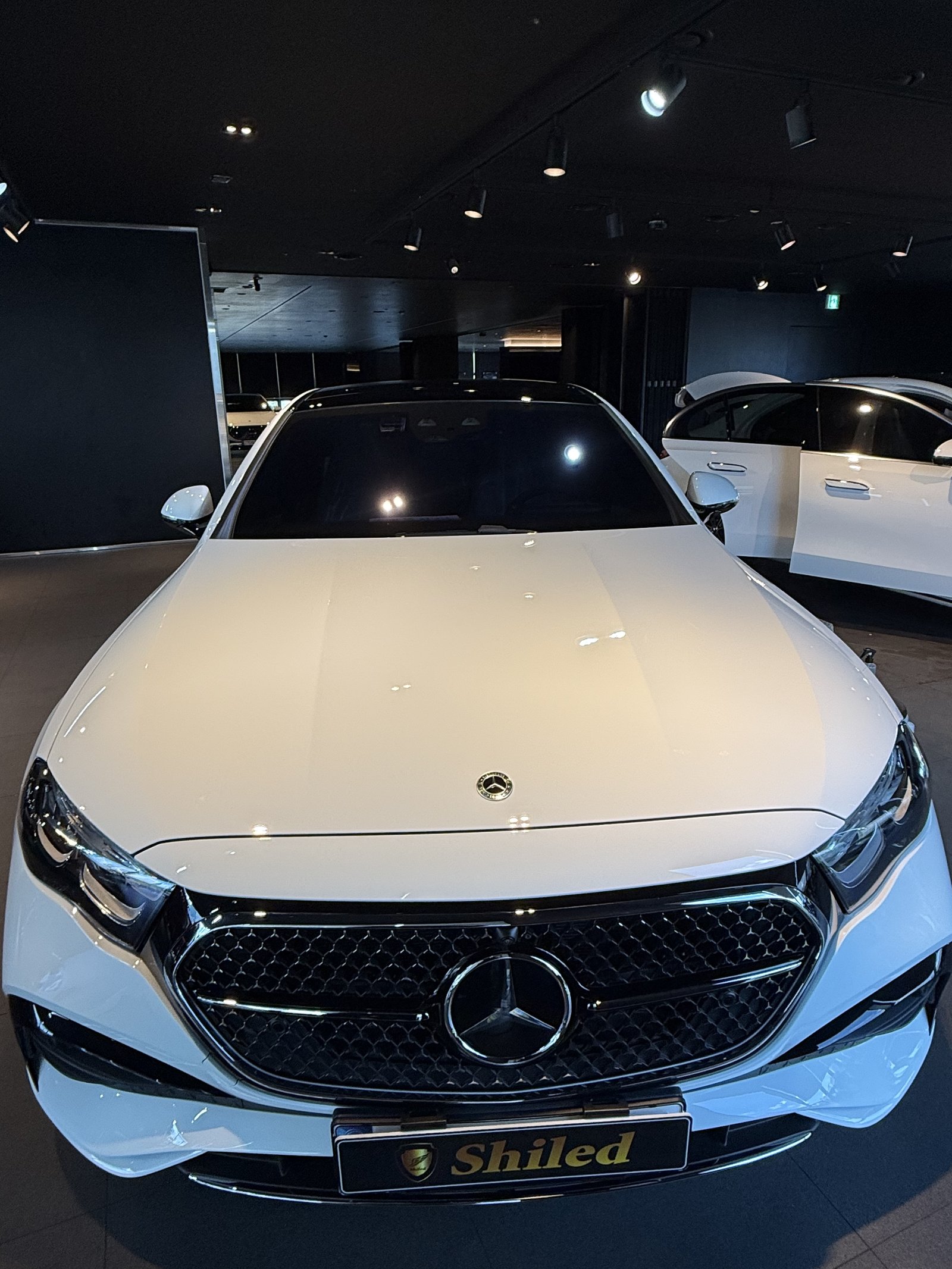 E200 AMG 신차 정면 - 부산 쉴드광택 신차코팅