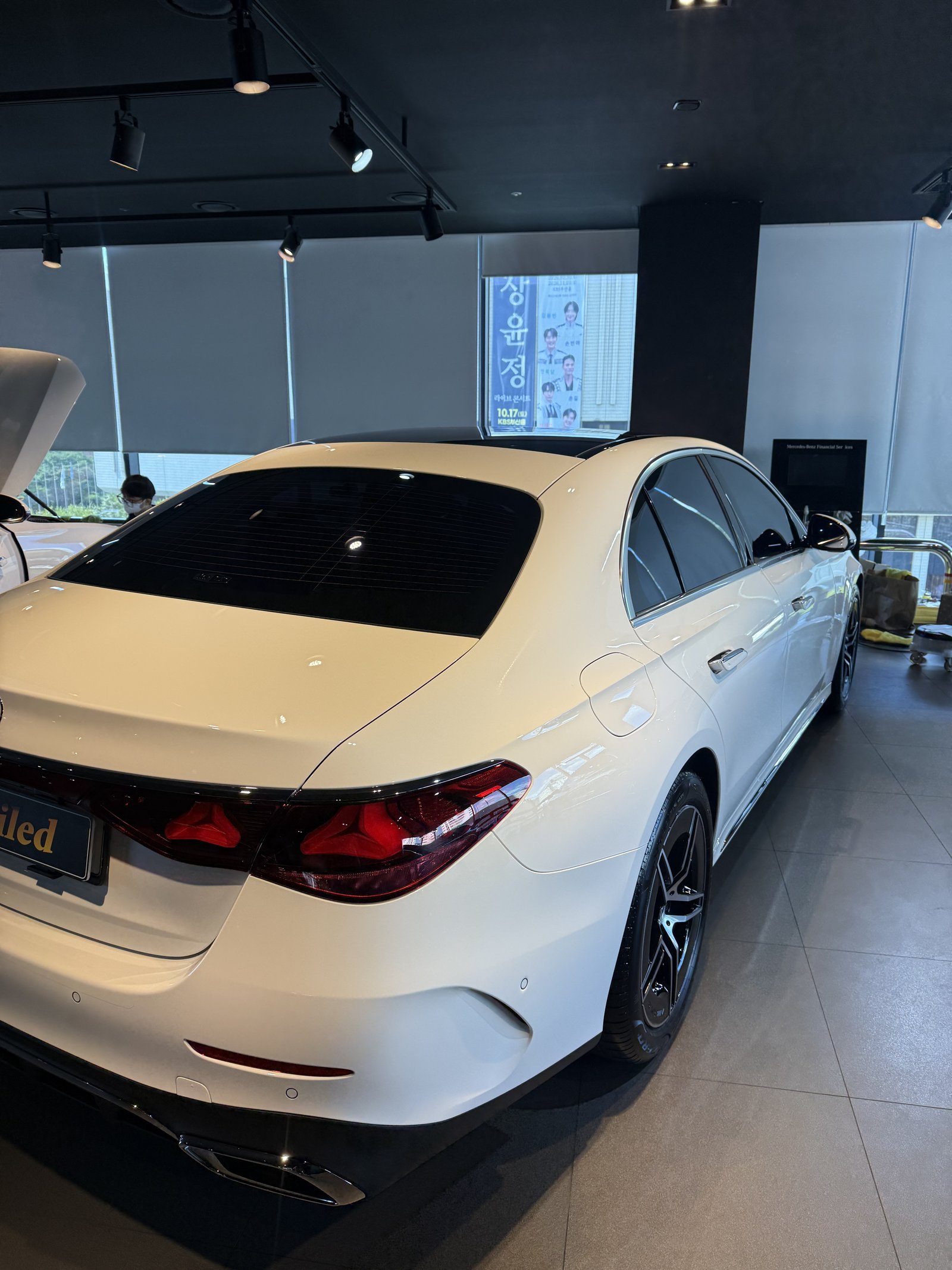 E200 AMG 신차 전측면 반사 - 출고 전 코팅